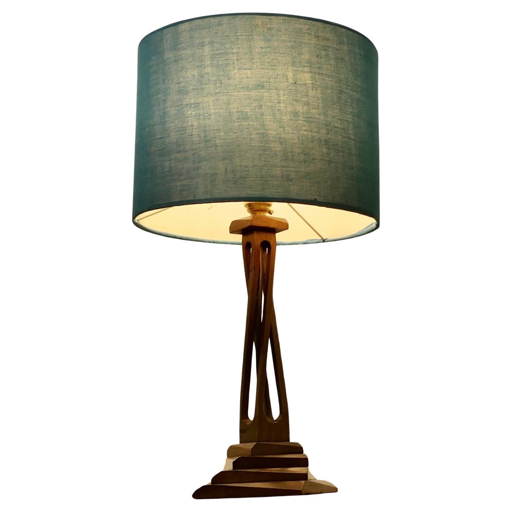 1960er Jahre Hand skulpturale modernistische Walnuss Tischlampe  Ein reizvolles Stück