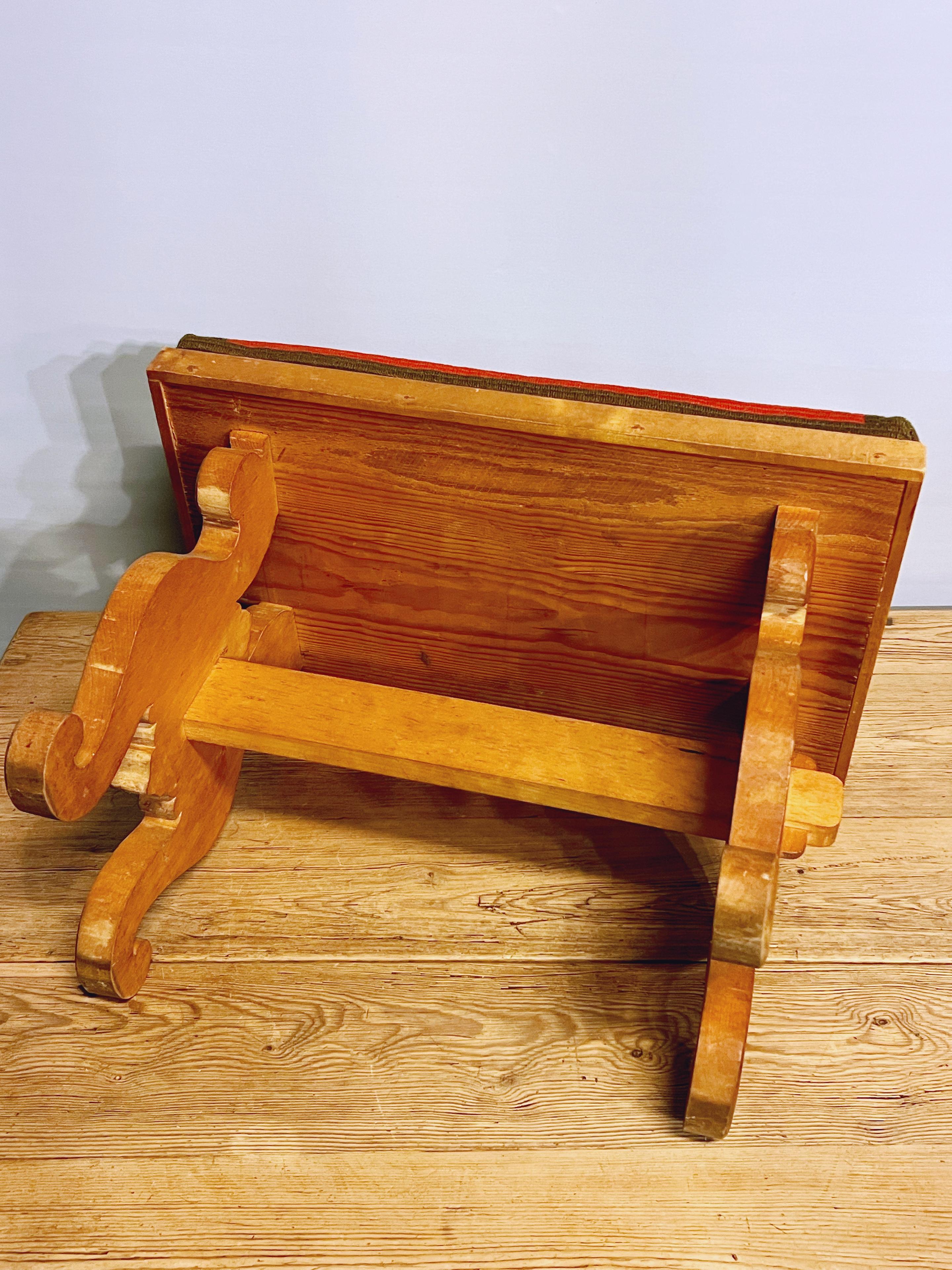 Sgabello artigianale del 1960 - Arte popolare rustica con seduta in lana intrecciata a mano, Norvegia in vendita 3