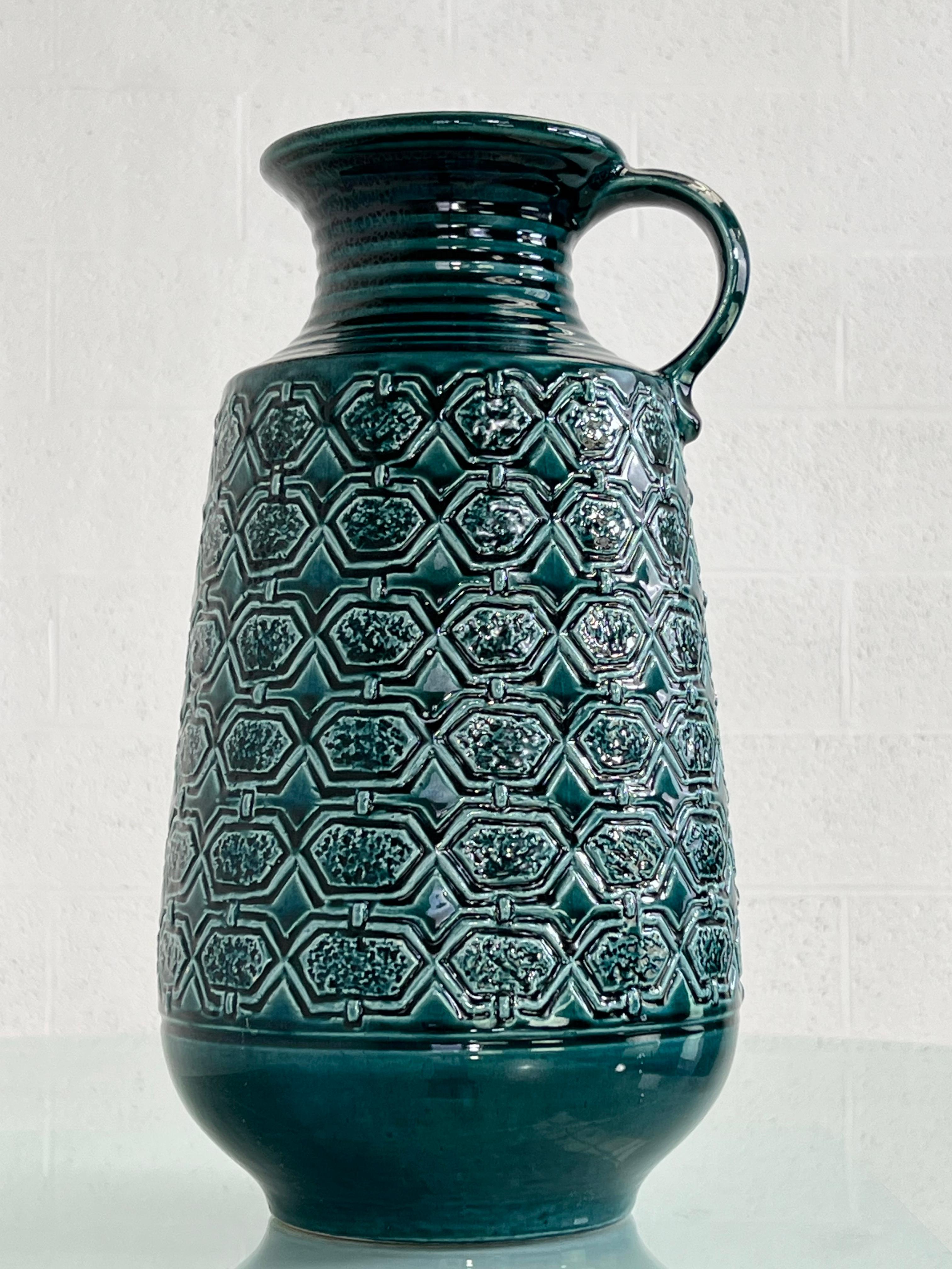 1960 Allemagne de l'Ouest Vase pichet en céramique fait à la main de couleur bleue 