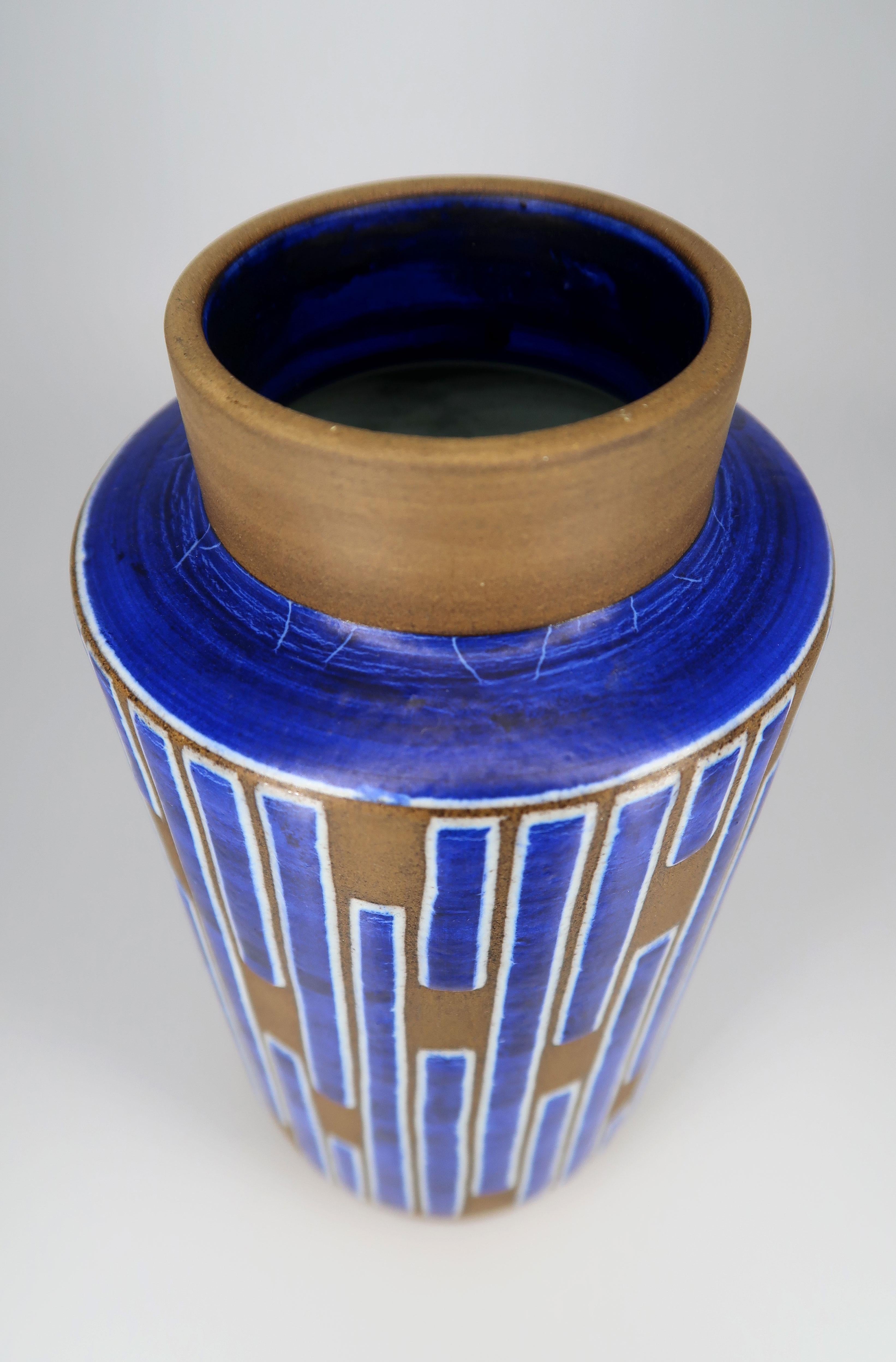 Non vernissé Vase en céramique à rayures bleu cobalt, Danemark, années 1960 en vente