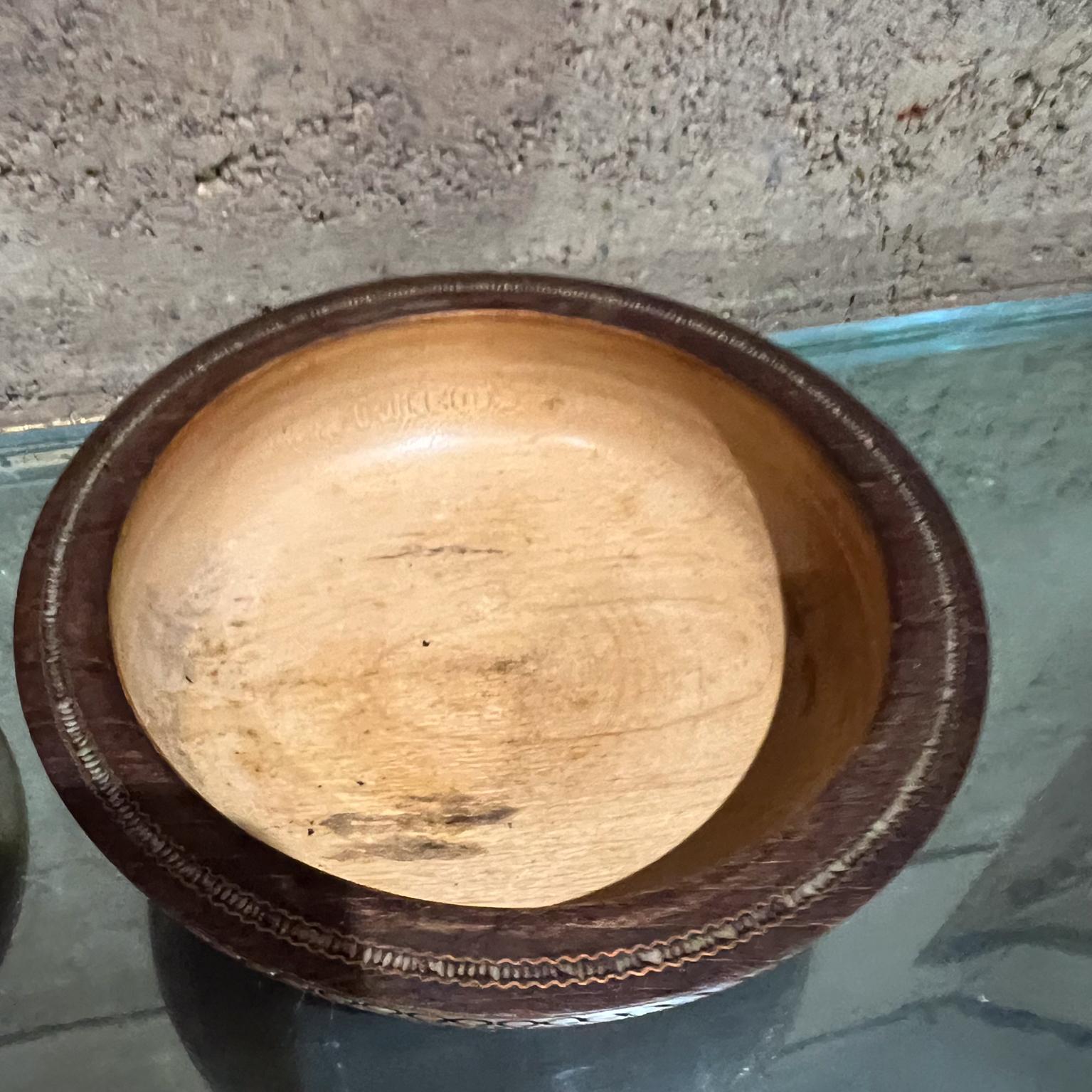 1960er Jahre Handmade Folk Art Decorative Trinket Bowl  im Angebot 1