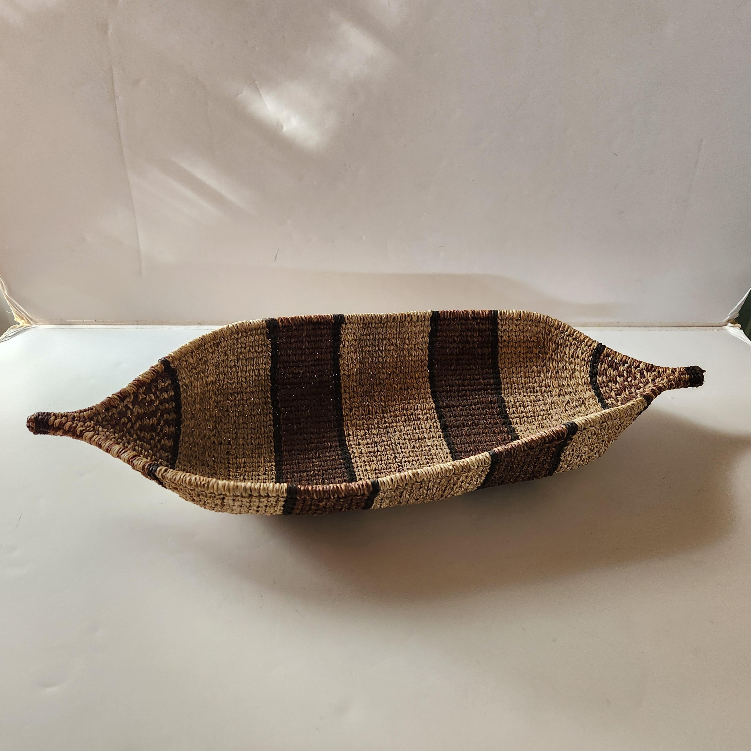 Panier à pain de canoë Gambela tissé à la main des années 1960 en vente 2