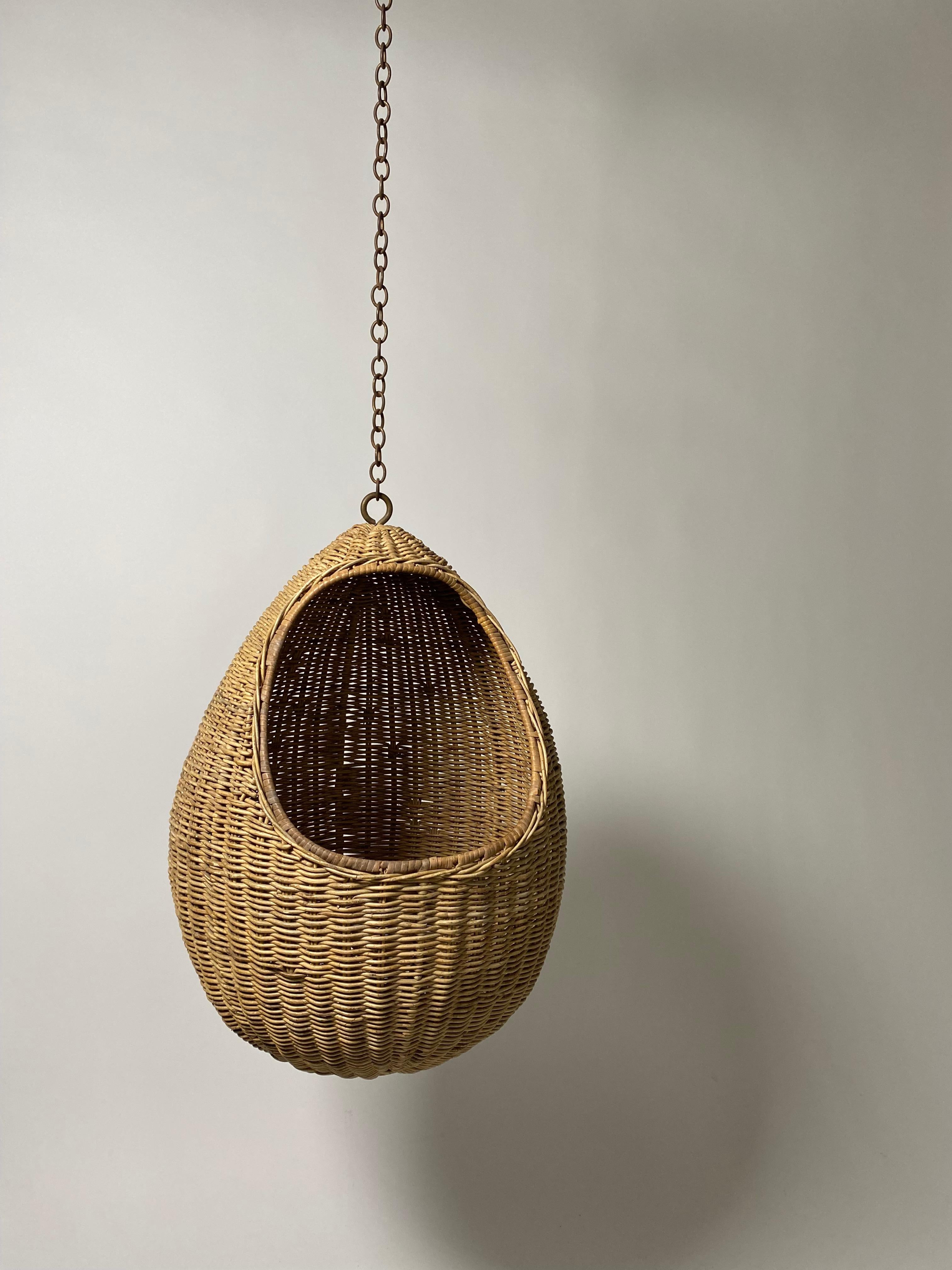 1960s, Hanging Teardrop Shaped Rattan Cat House / Bed In Good Condition In Oakland, CA