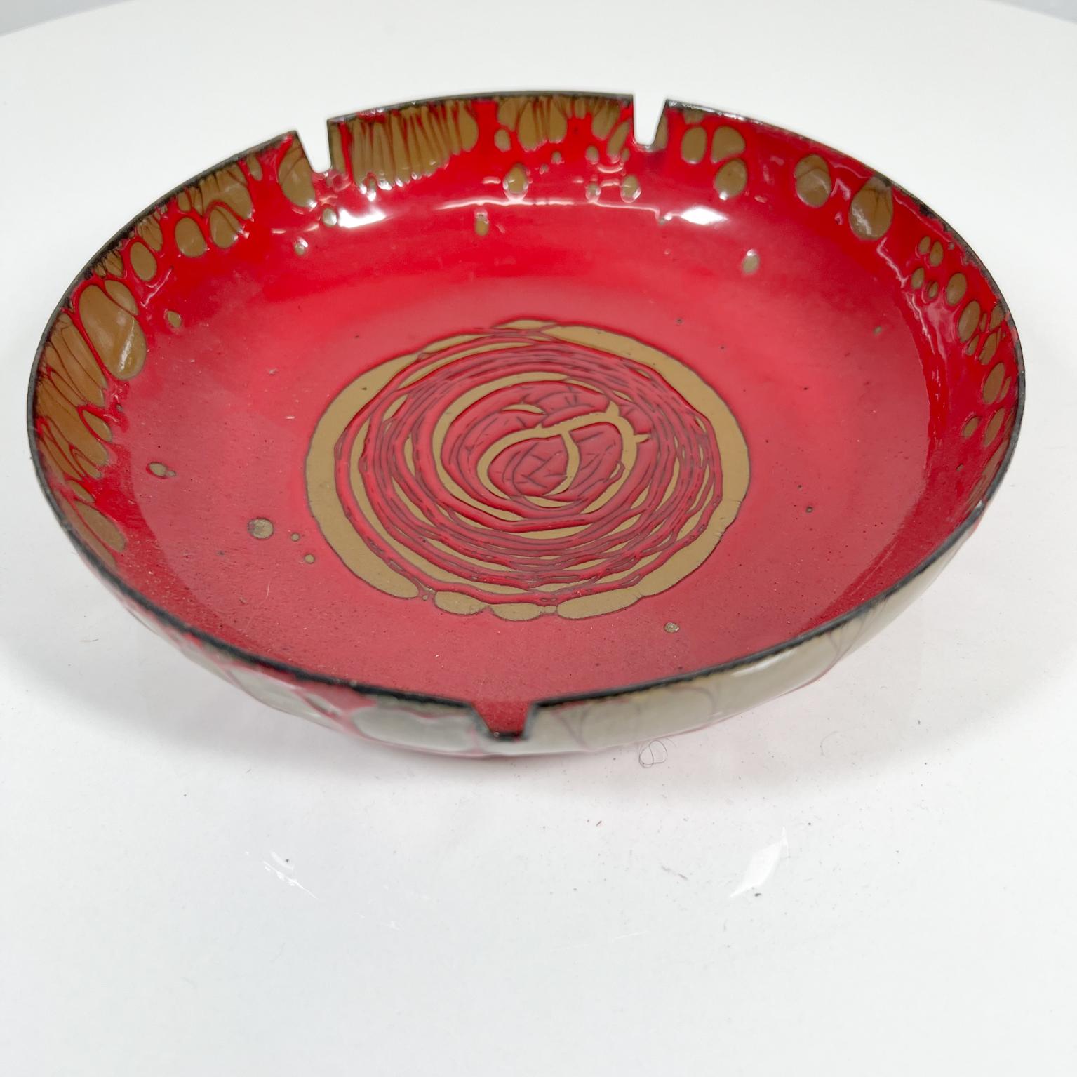 Mid-Century Modern 1960s Hanova of Pasadena Enamel Art Splashy Red Gold Ashtray California For Sale