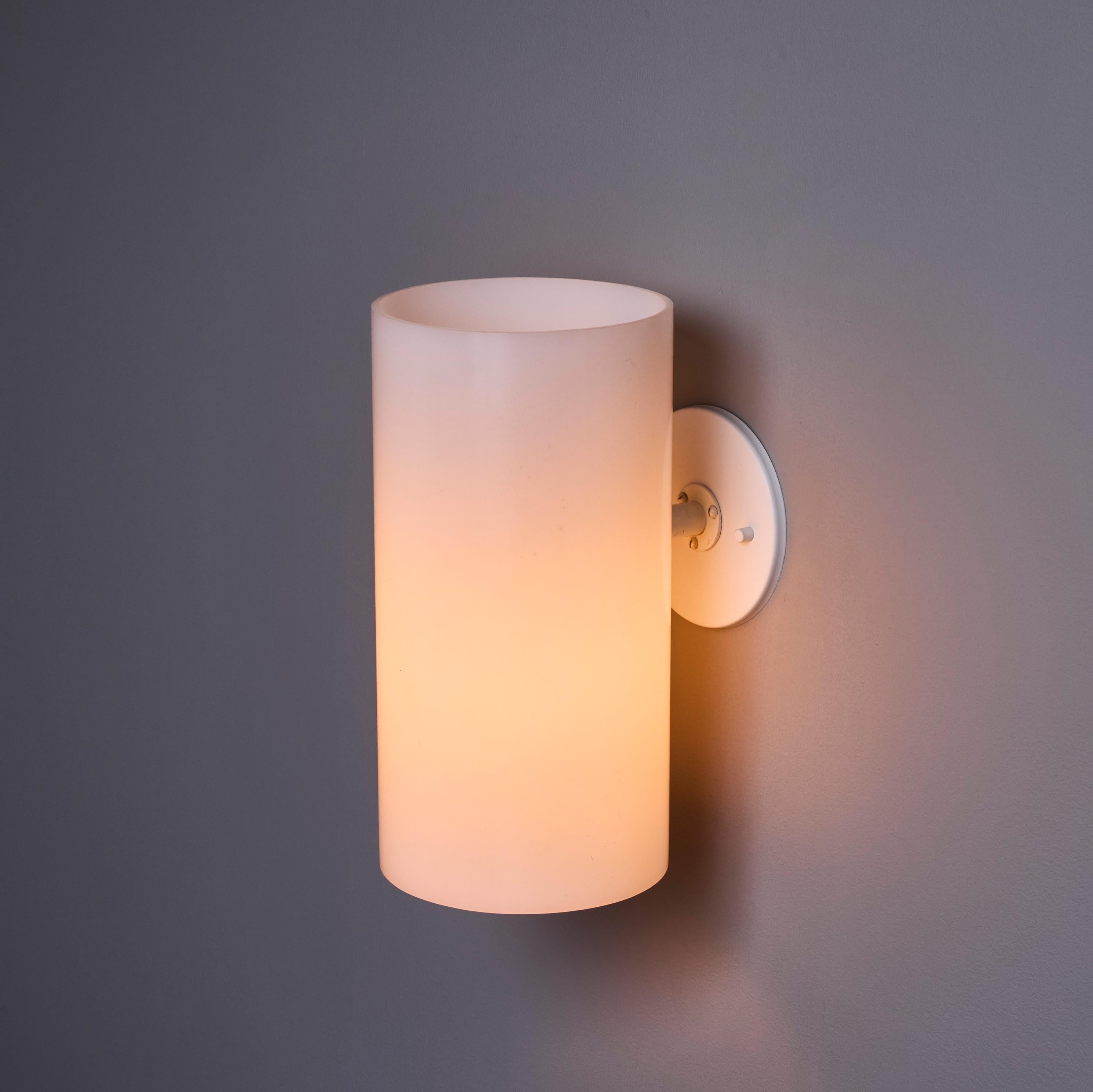 Mid-Century moderno Lampade da parete cilindriche anni '60 di Hans-Agne Jakobsson modello #V157 per AB Ellysett in vendita