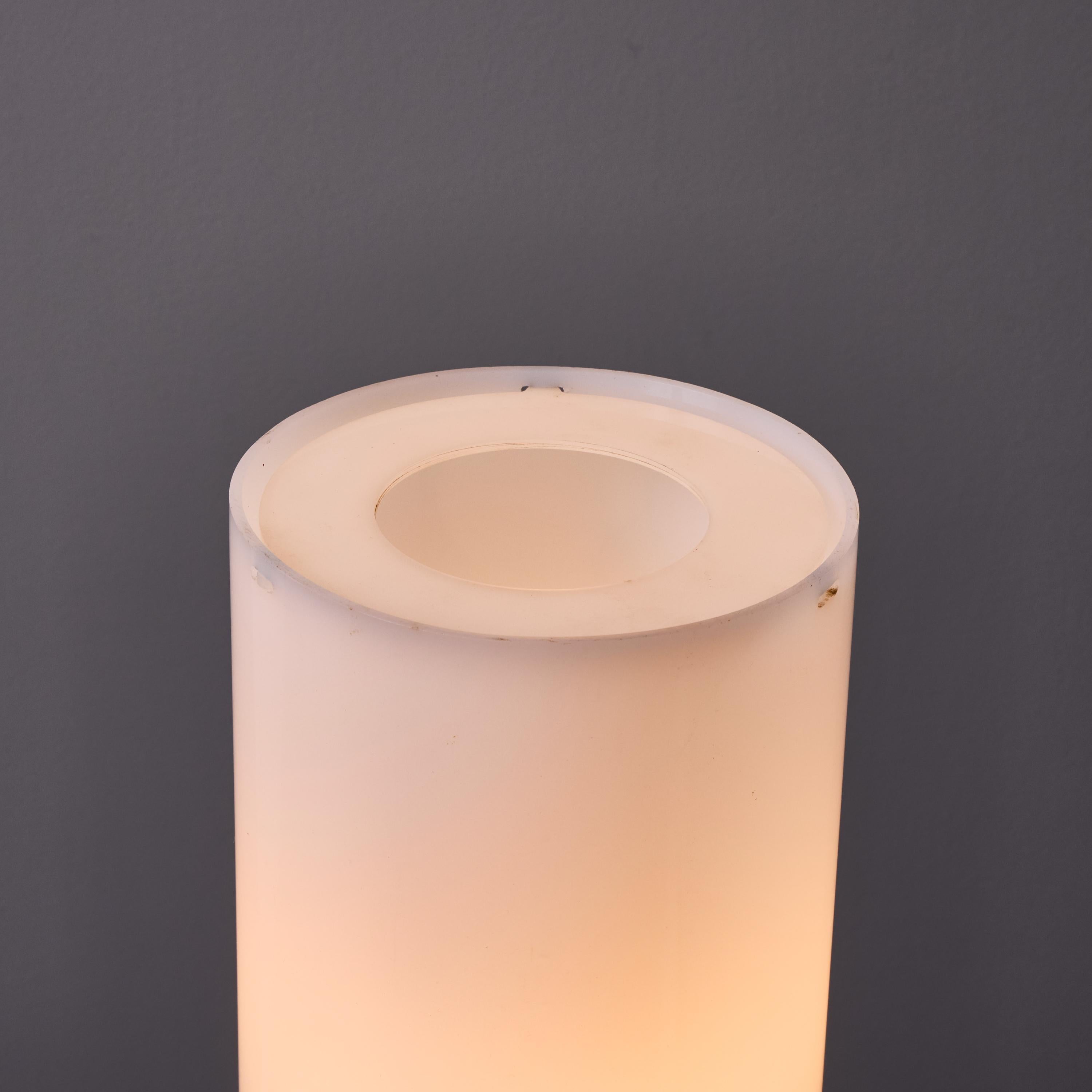 1960s Hans Agne Jakobsson Opaline Perspex and Chrome Table Lamp for Markaryd en venta 9