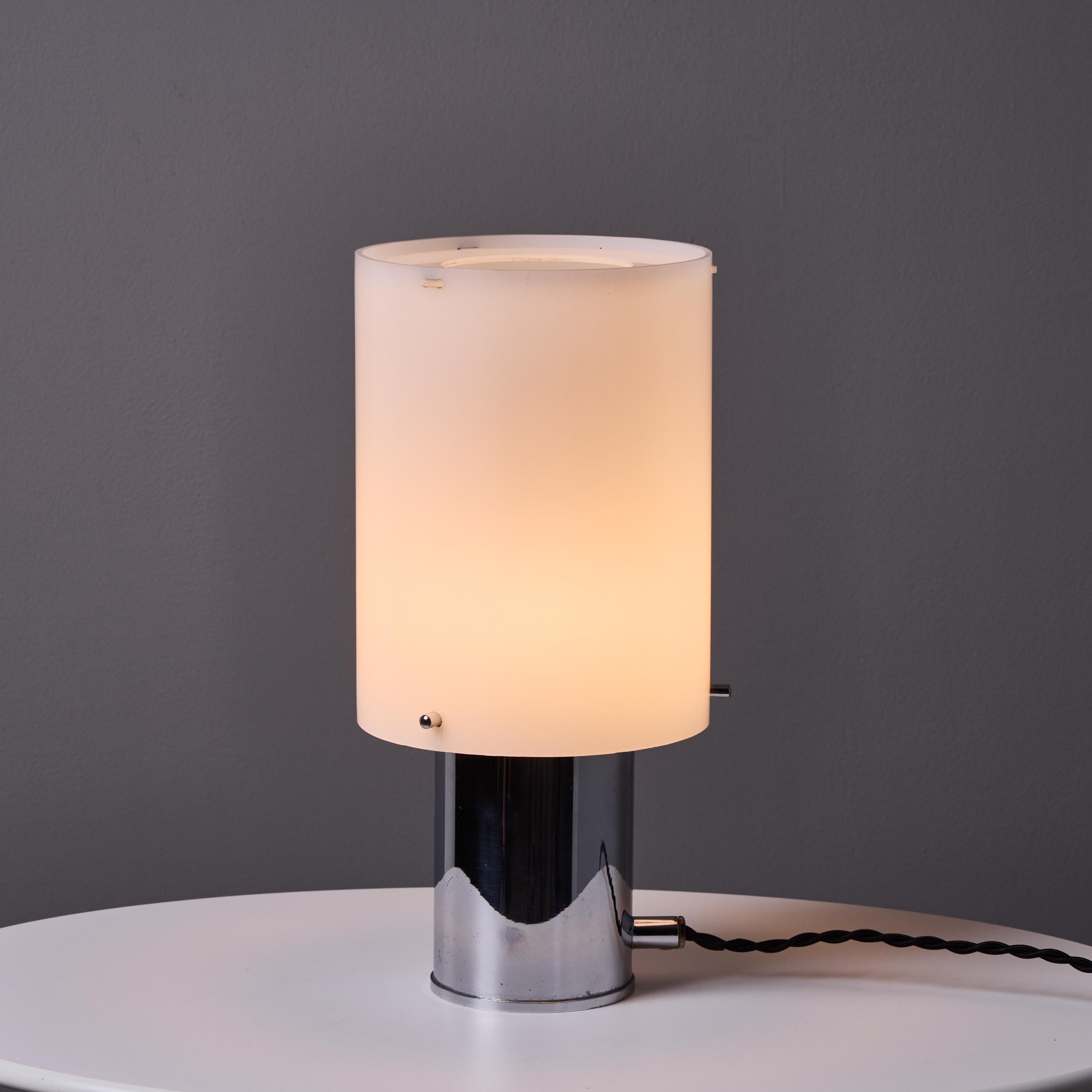 1960s Hans Agne Jakobsson Opaline Perspex and Chrome Table Lamp for Markaryd mediados del siglo XX en venta