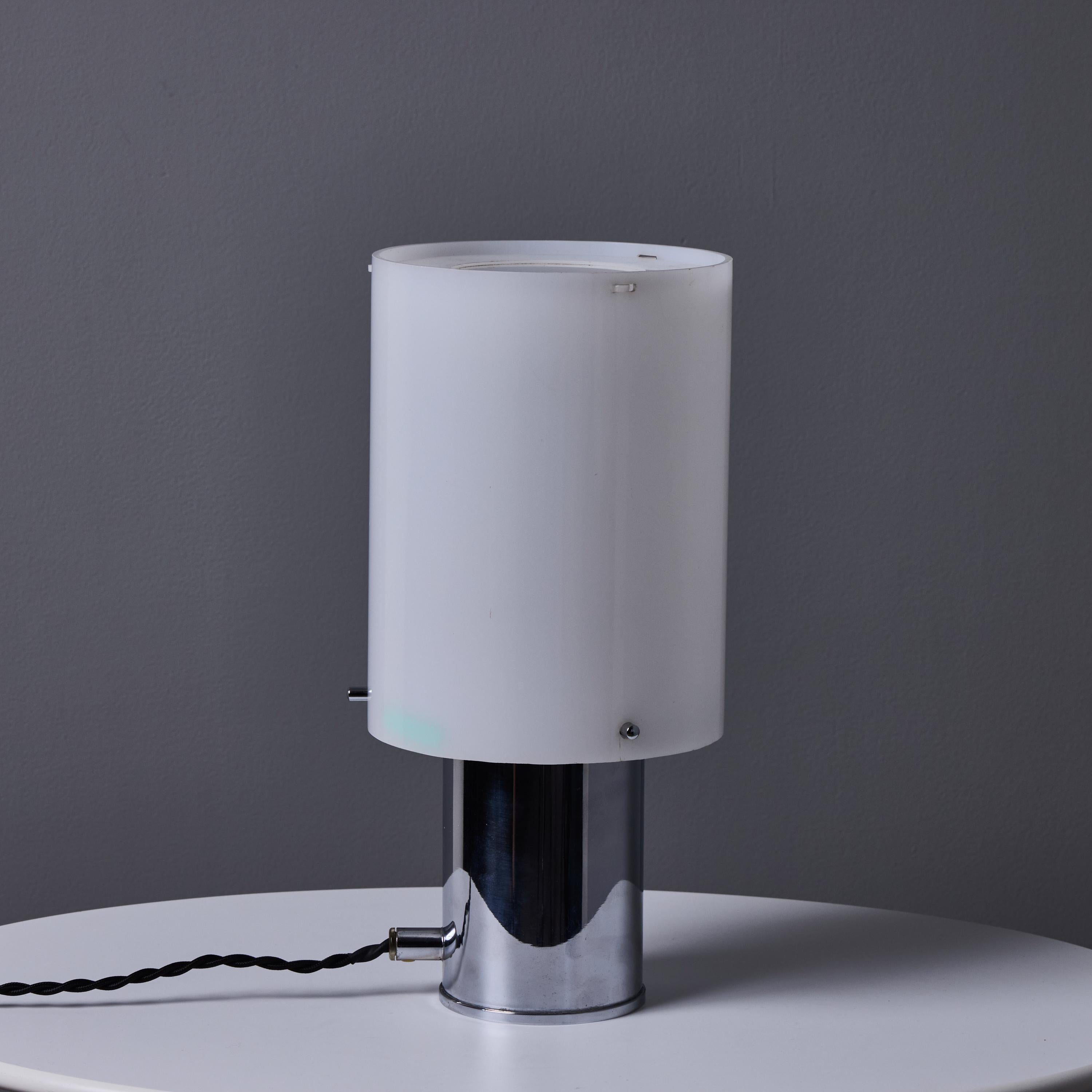 1960s Hans Agne Jakobsson Opaline Perspex and Chrome Table Lamp for Markaryd en venta 2
