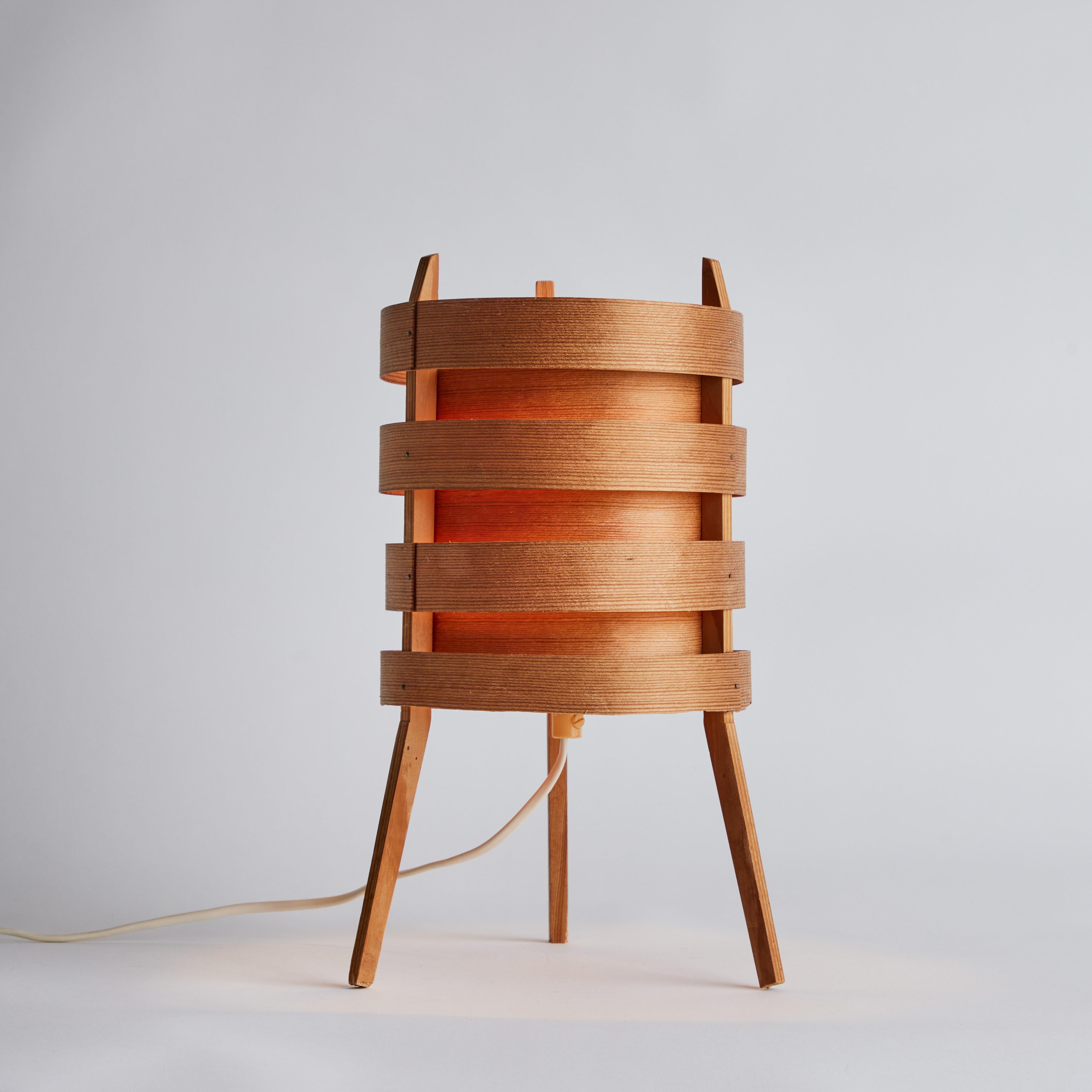 1960s Hans-Agne Jakobsson Tripod Wood Table Lamp for AB Ellysett For Sale 2