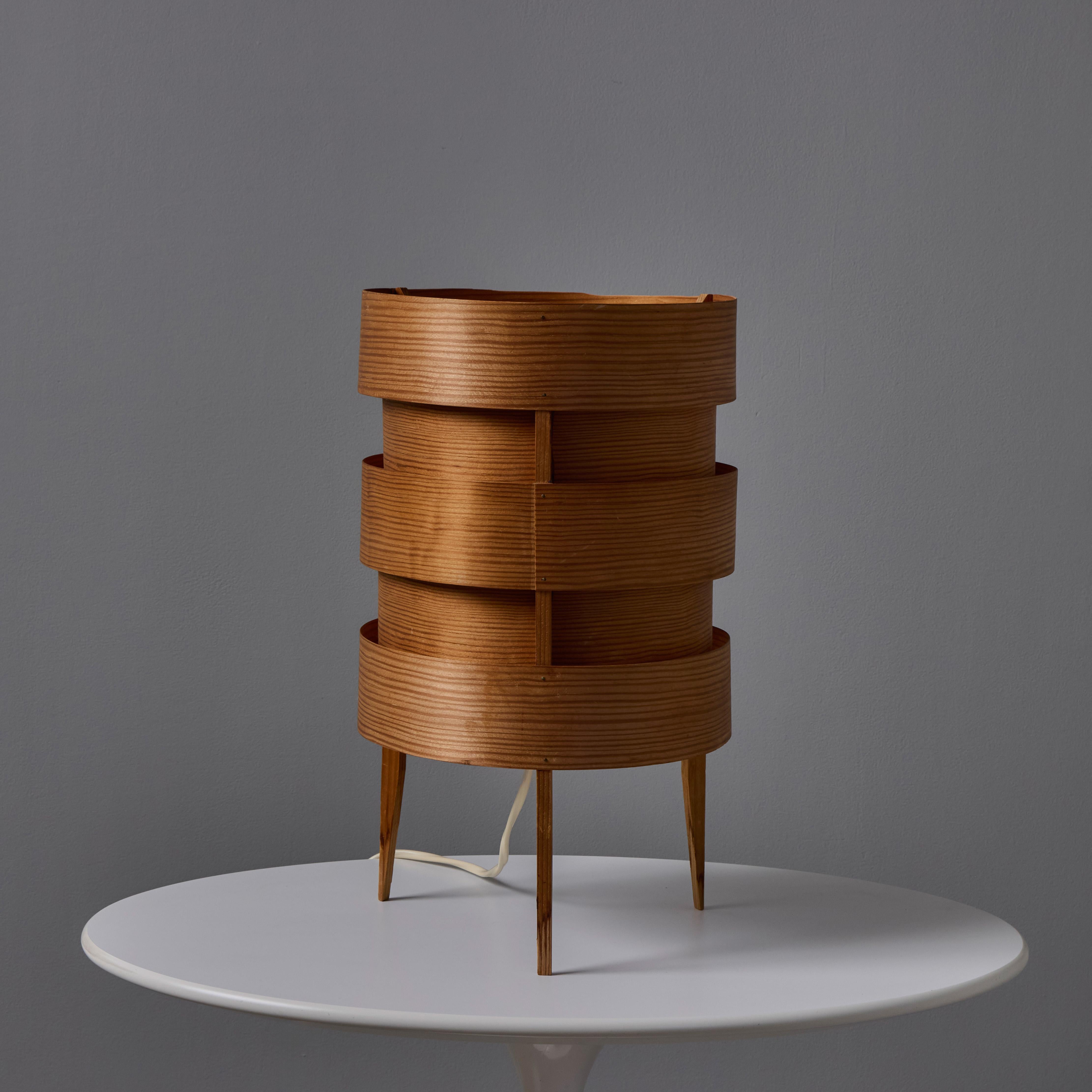 1960s Hans-Agne Jakobsson Tripod Wood Table Lamp for AB Ellysett In Good Condition For Sale In Glendale, CA