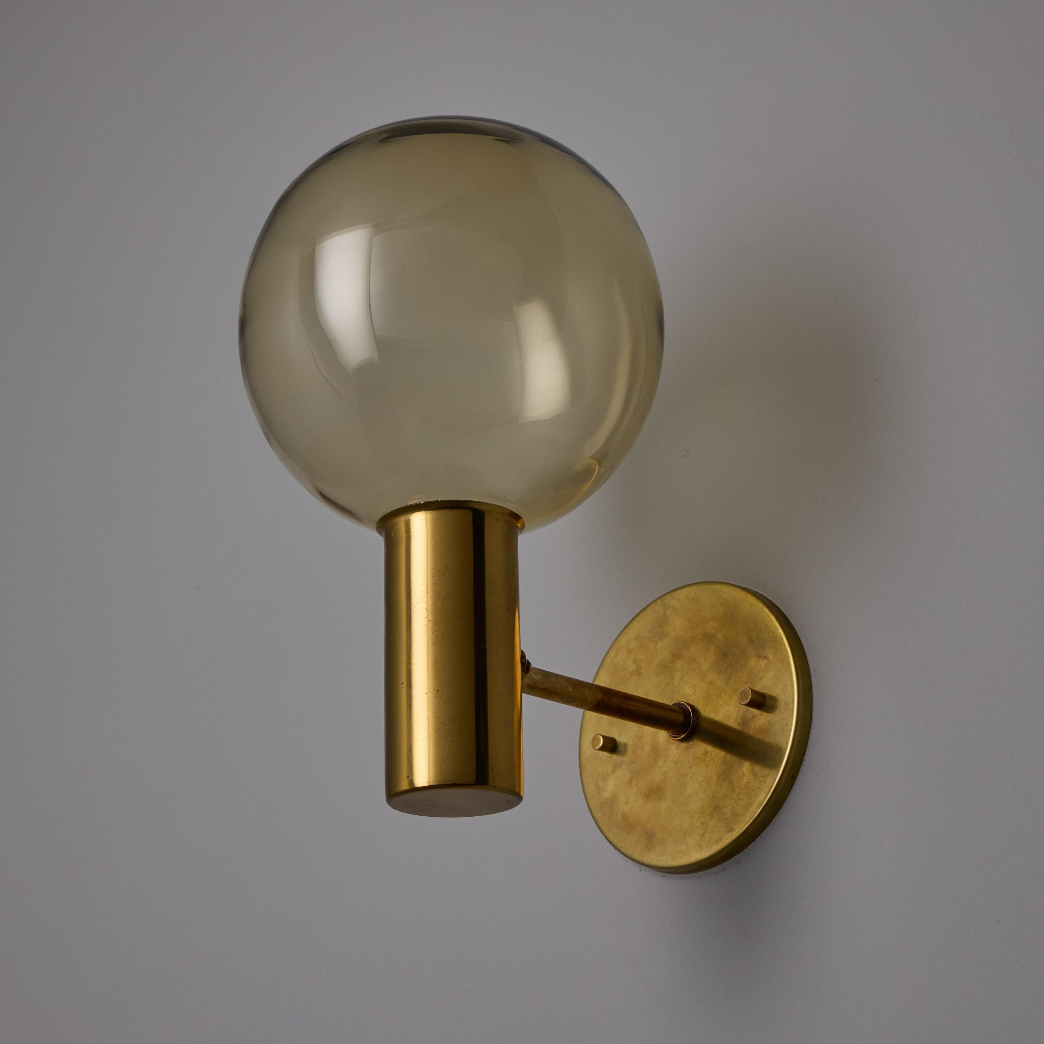 Lampe murale Hans Agne Jakobsson n° V149 en verre et laiton pour Markaryd, années 1960 en vente 2