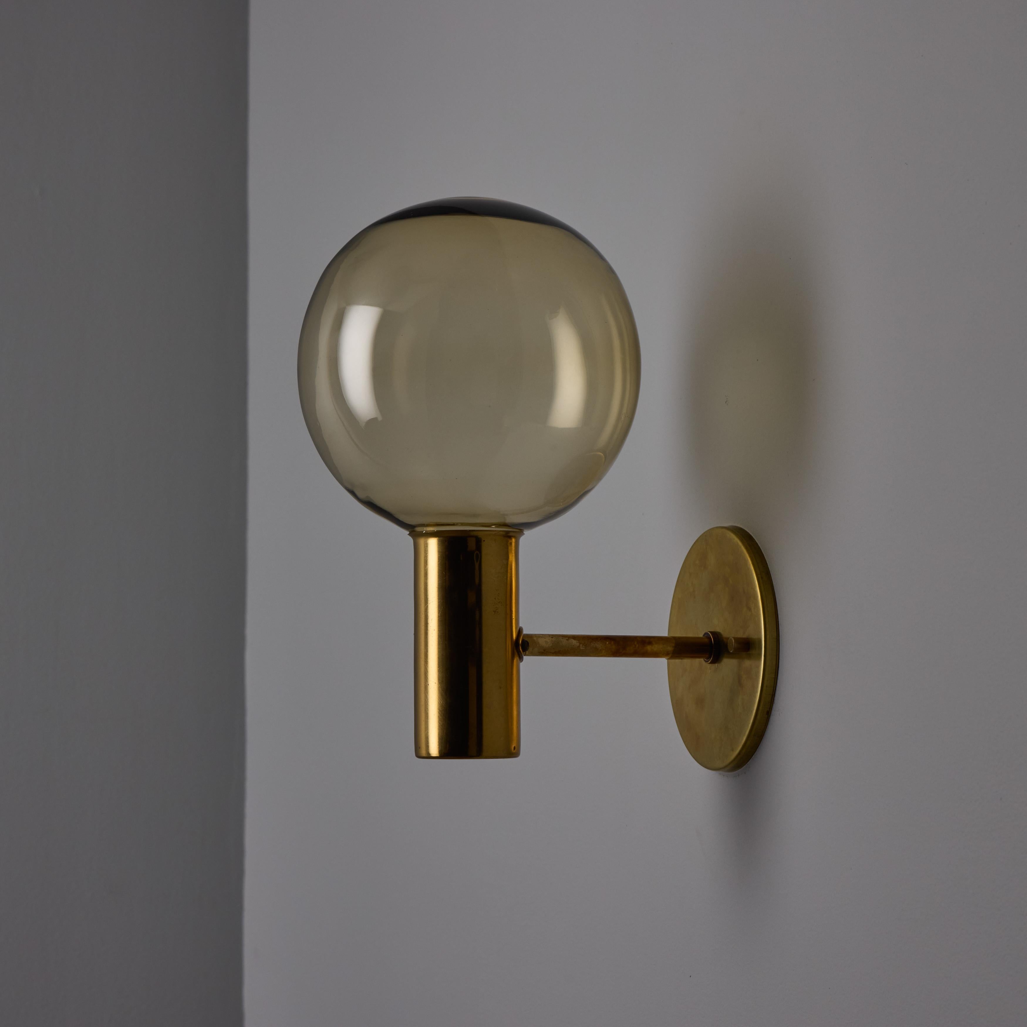 Lampe murale Hans Agne Jakobsson n° V149 en verre et laiton pour Markaryd, années 1960 en vente 3