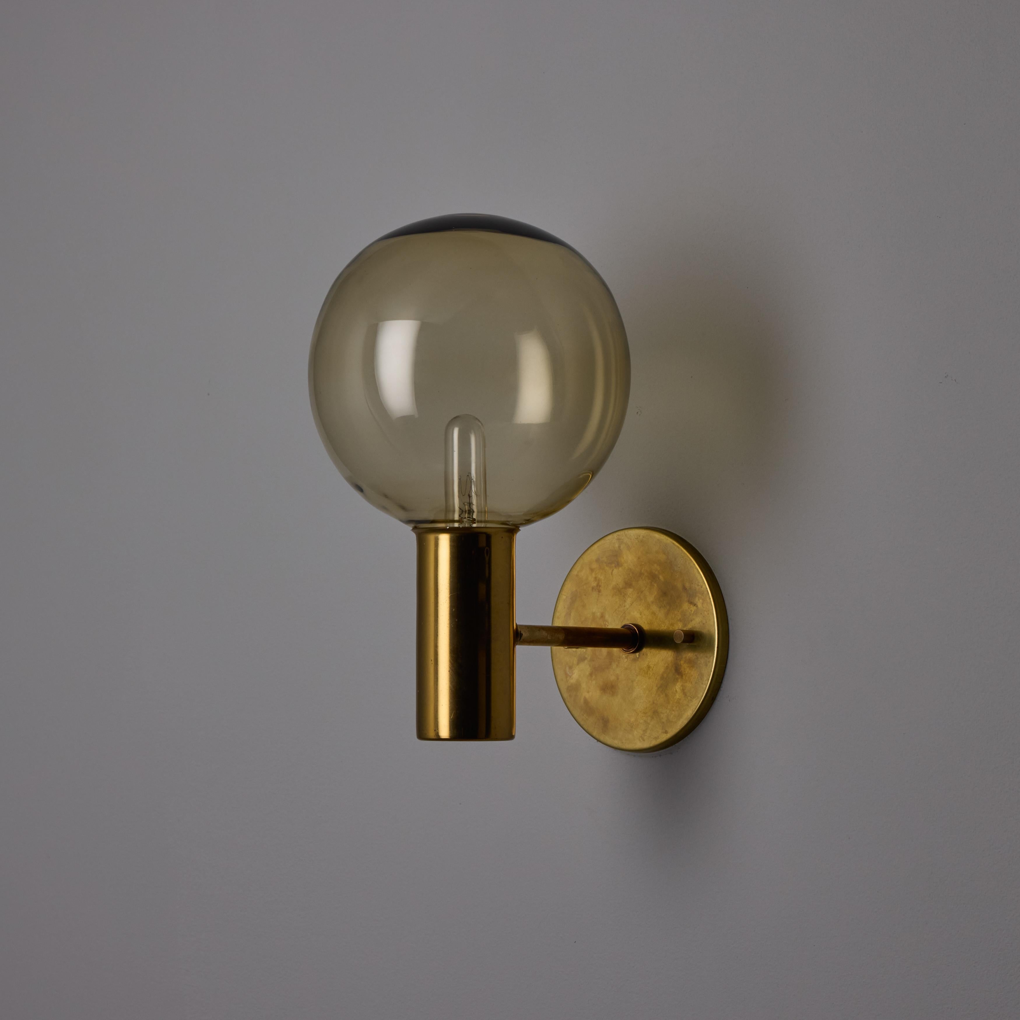 Lampe murale Hans Agne Jakobsson n° V149 en verre et laiton pour Markaryd, années 1960 en vente 6