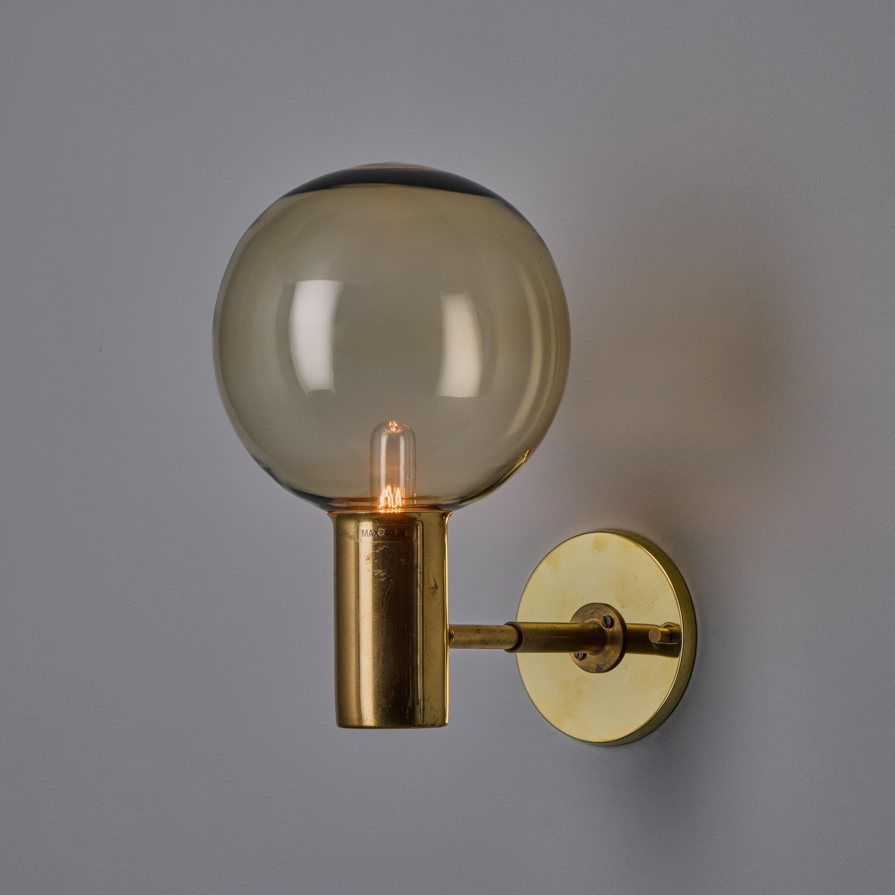 Mid-Century moderno Lampada da parete in vetro e ottone Hans-Agne Jakobsson #V149 degli anni '60 per Markaryd in vendita