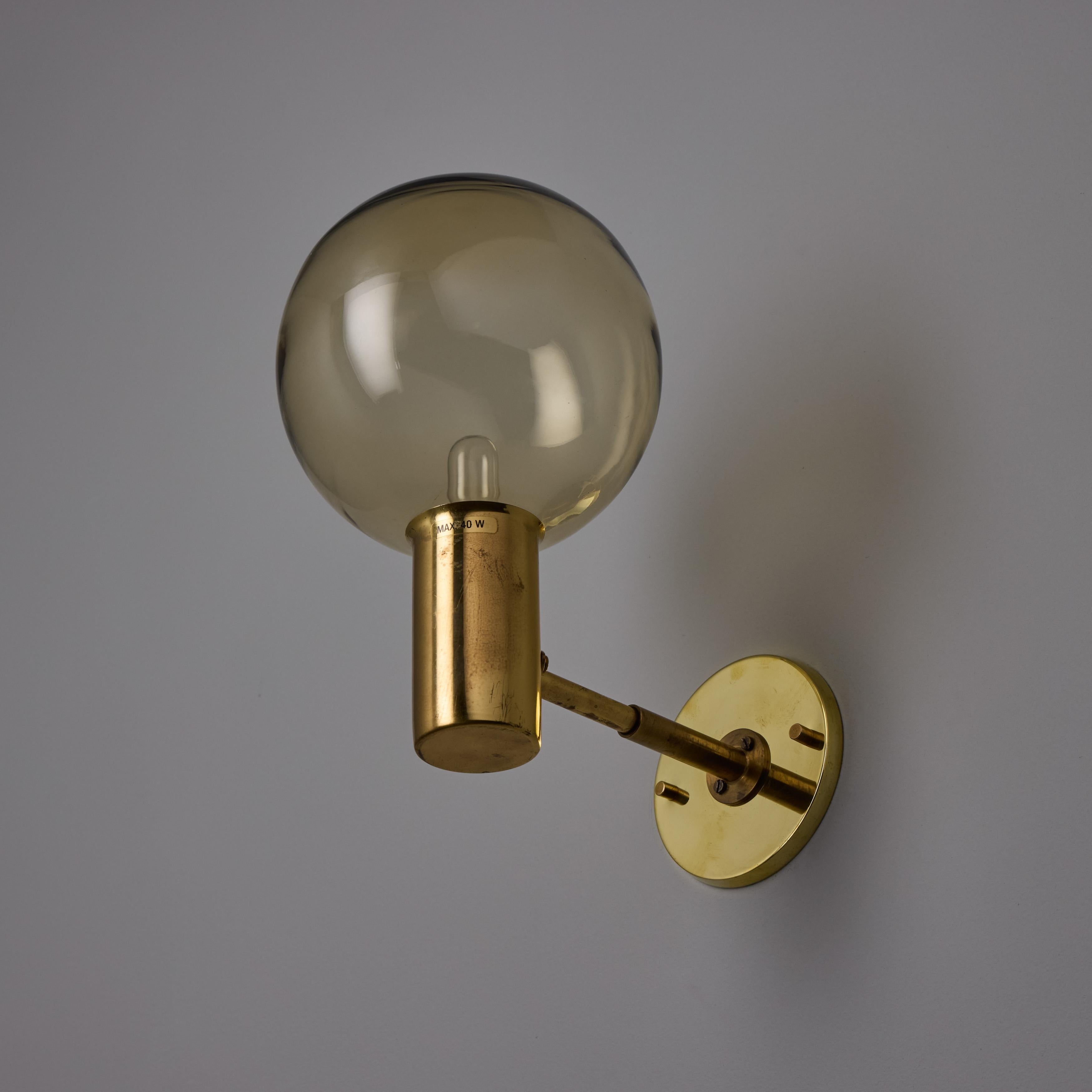 Scandinavo Lampada da parete in vetro e ottone Hans-Agne Jakobsson #V149 degli anni '60 per Markaryd in vendita
