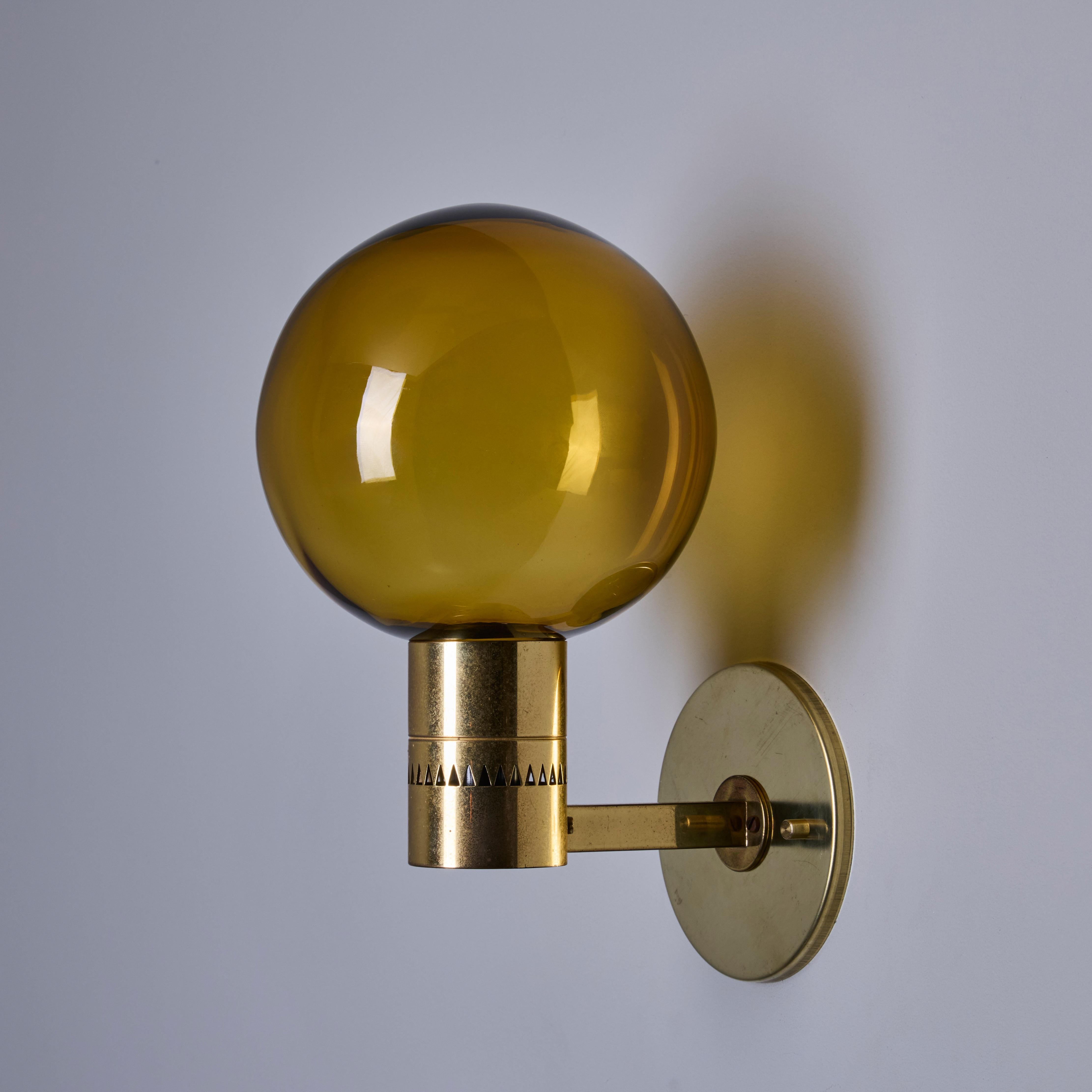 1960s Hans Agne Jakobsson #V149 Glass & Brass Wall Lamp for Markaryd In Good Condition For Sale In Glendale, CA