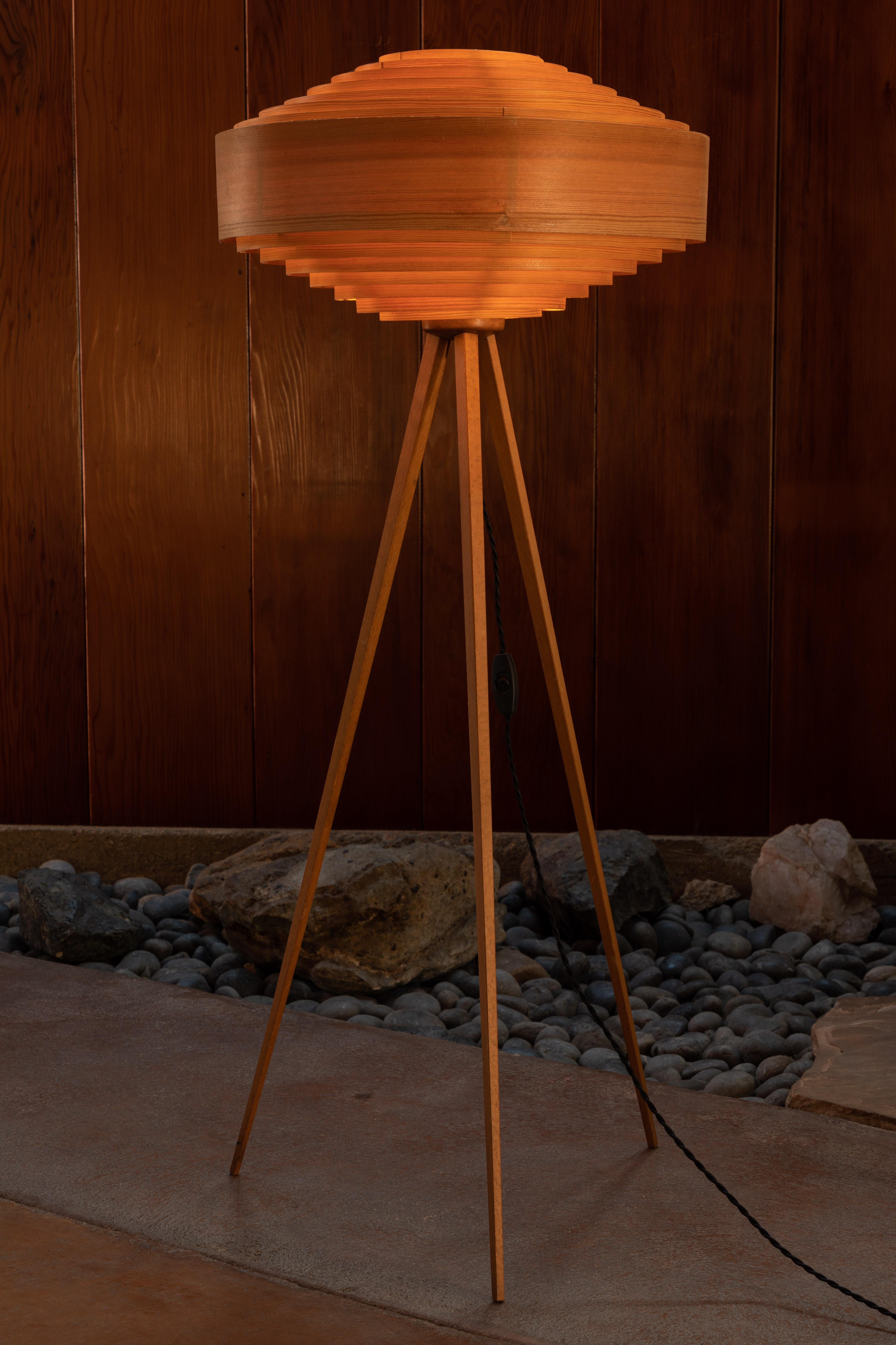 1960s Hans-Agne Jakobsson wood tripod floor lamp for AB Ellysett. Designed and produced by Jakobsson in Markaryd, Sweden and executed in thin bentwood with solid wood tripod legs. A uniquely architectural and rare lamp that is so incredibly delicate