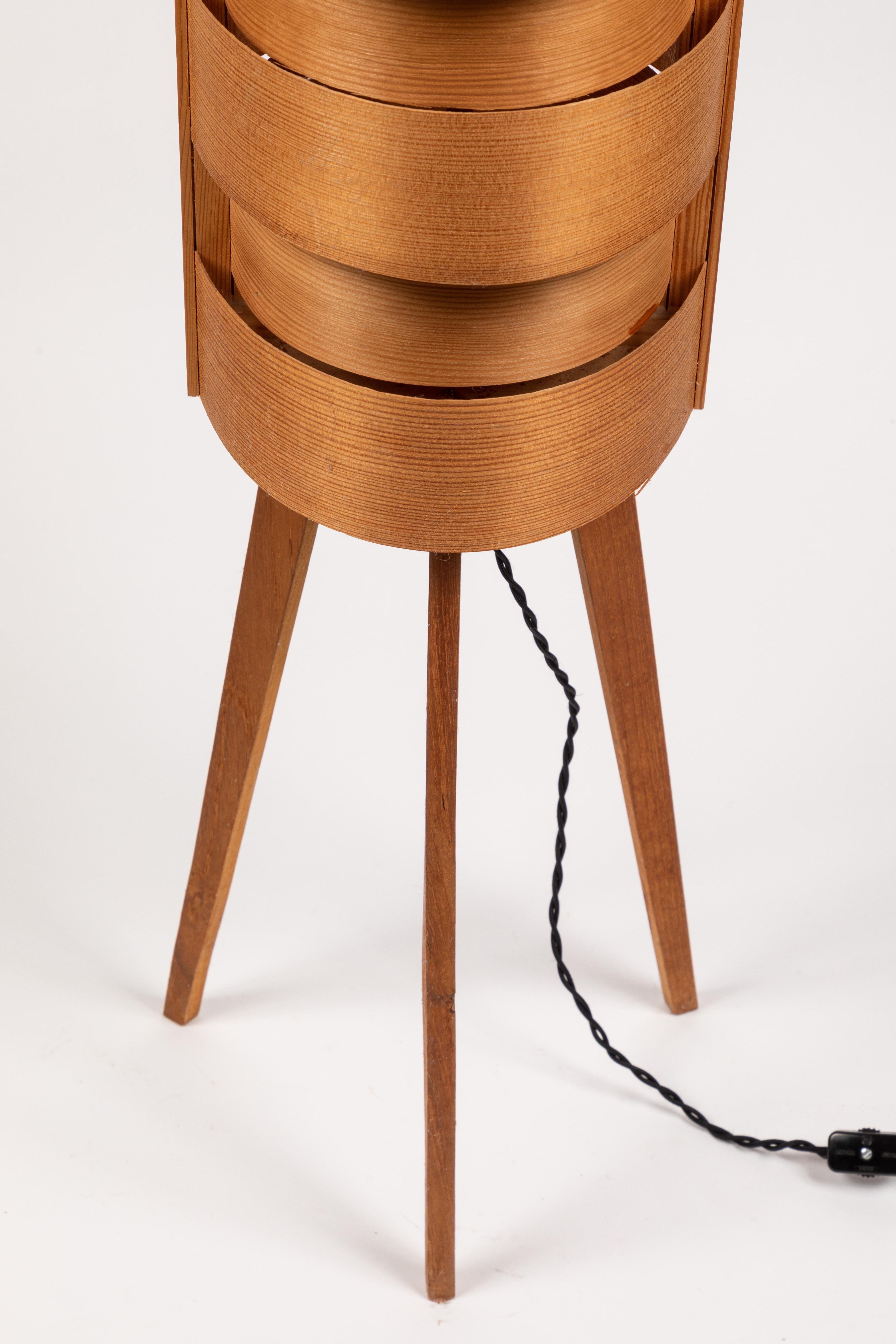 1960s Hans-Agne Jakobsson Wood Tripod Floor Lamp for AB Ellysett For Sale 2