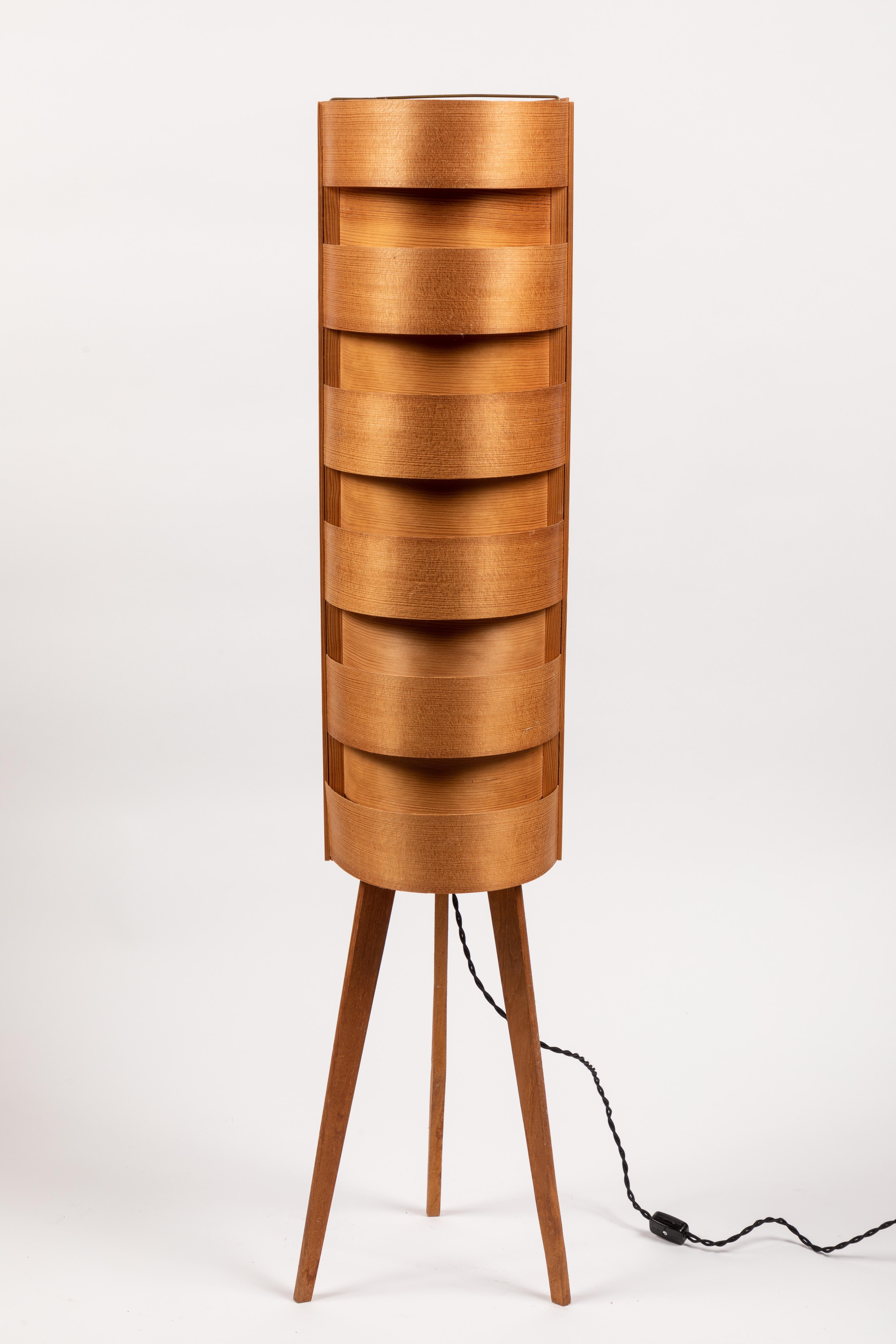 1960s Hans-Agne Jakobsson Wood Tripod Floor Lamp for AB Ellysett For Sale 4