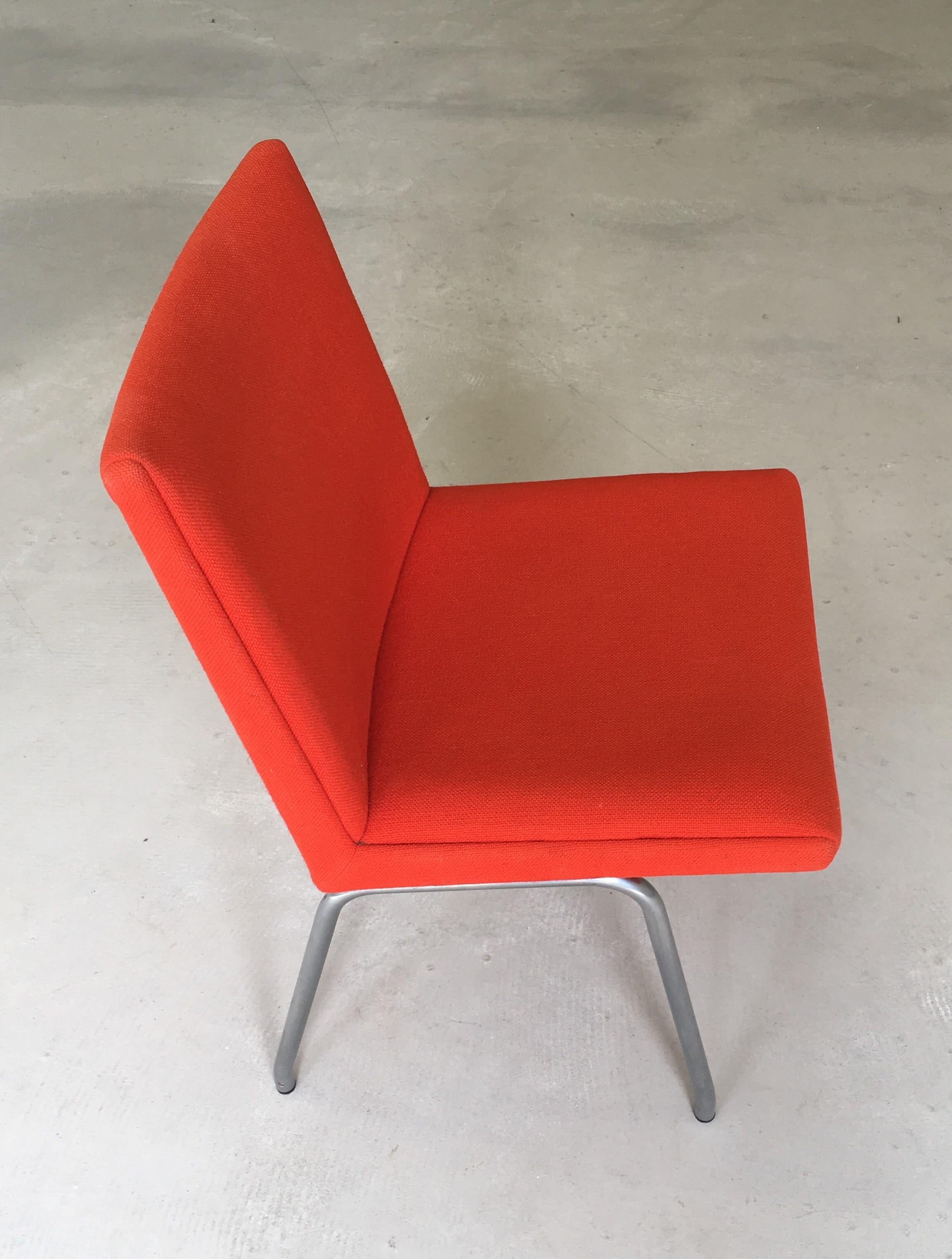 1960er Jahre Neu gepolsterter orangefarbener dänischer Hans J. Wegner Airport Chair im Angebot 1