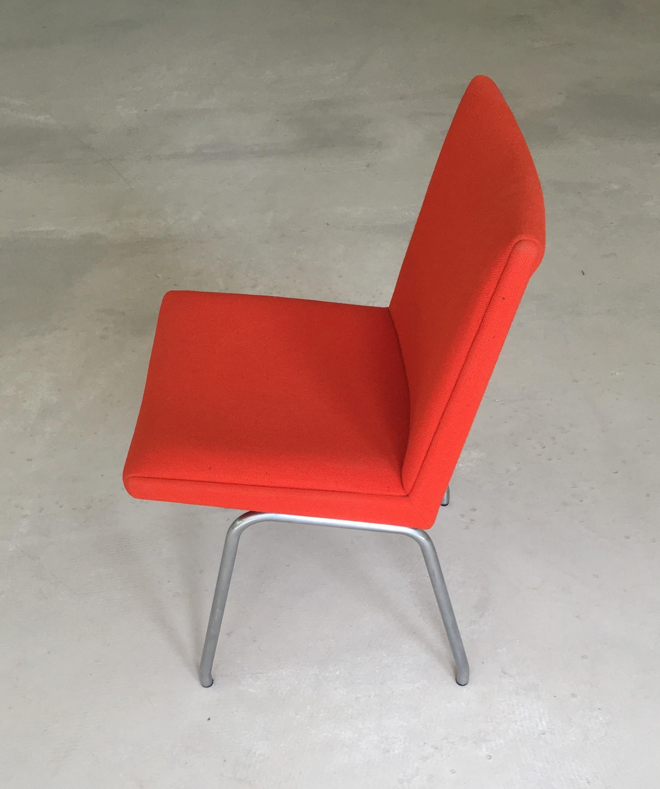 1960er Jahre Neu gepolsterter orangefarbener dänischer Hans J. Wegner Airport Chair (Dänisch) im Angebot