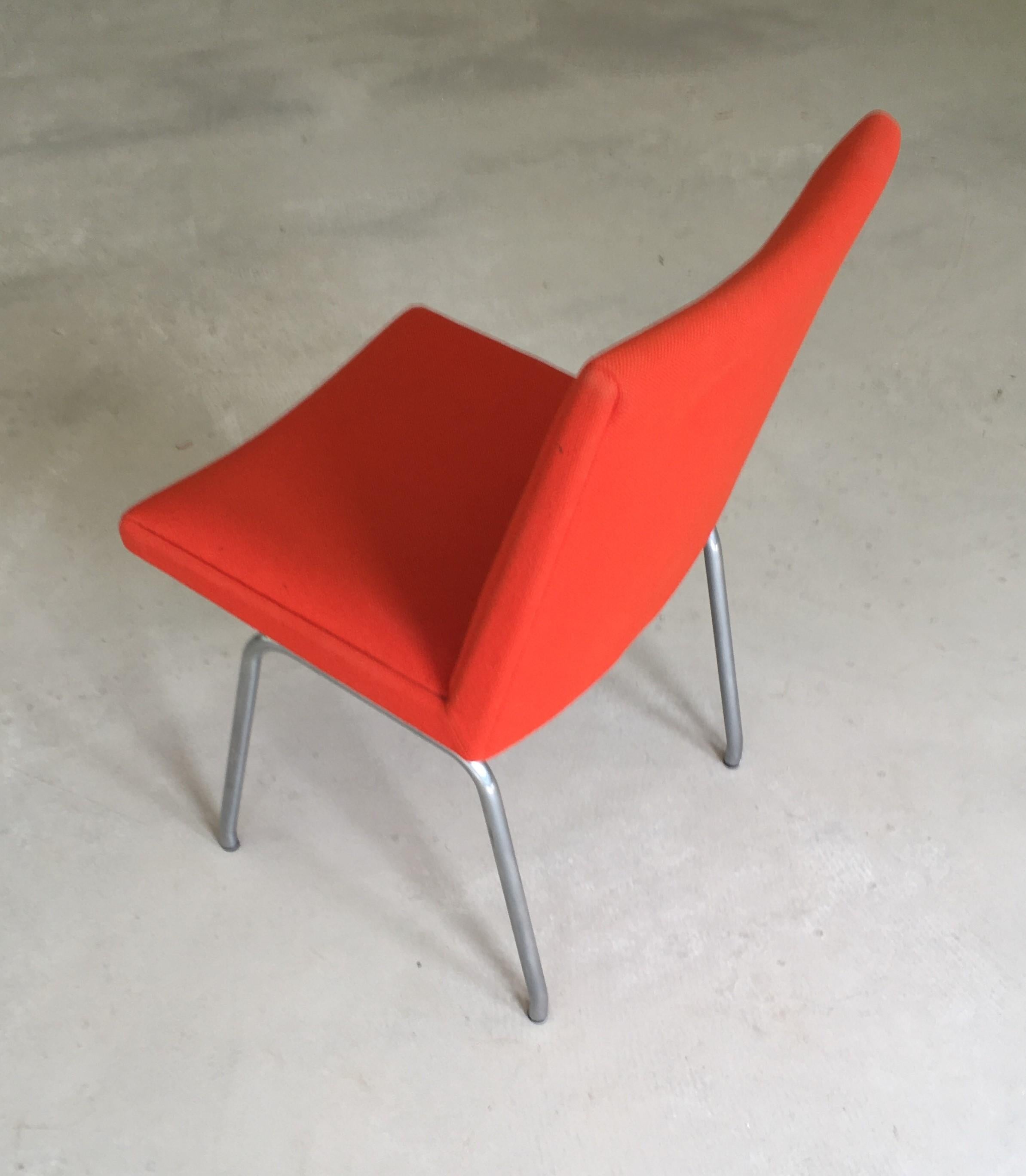 1960er Jahre Neu gepolsterter orangefarbener dänischer Hans J. Wegner Airport Chair im Zustand „Gut“ im Angebot in Knebel, DK
