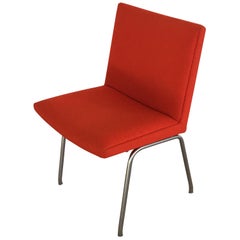 Silla de aeropuerto Hans J. Wegner danesa naranja retapizada de los años 60