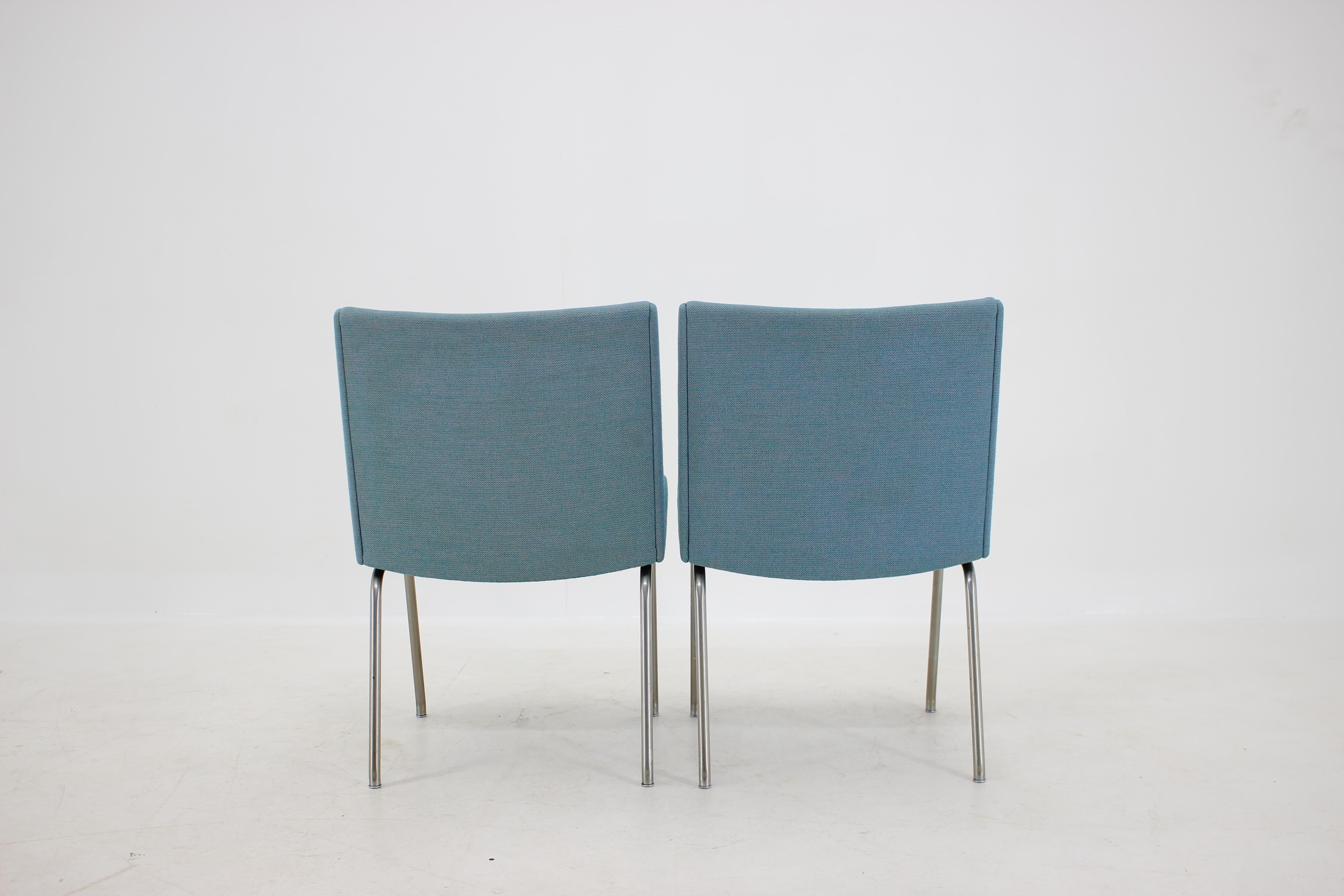 Fabric 1960s Hans J. Wegner Airport Lounge Chairs for A.P. Stolen, Set of 4 For Sale