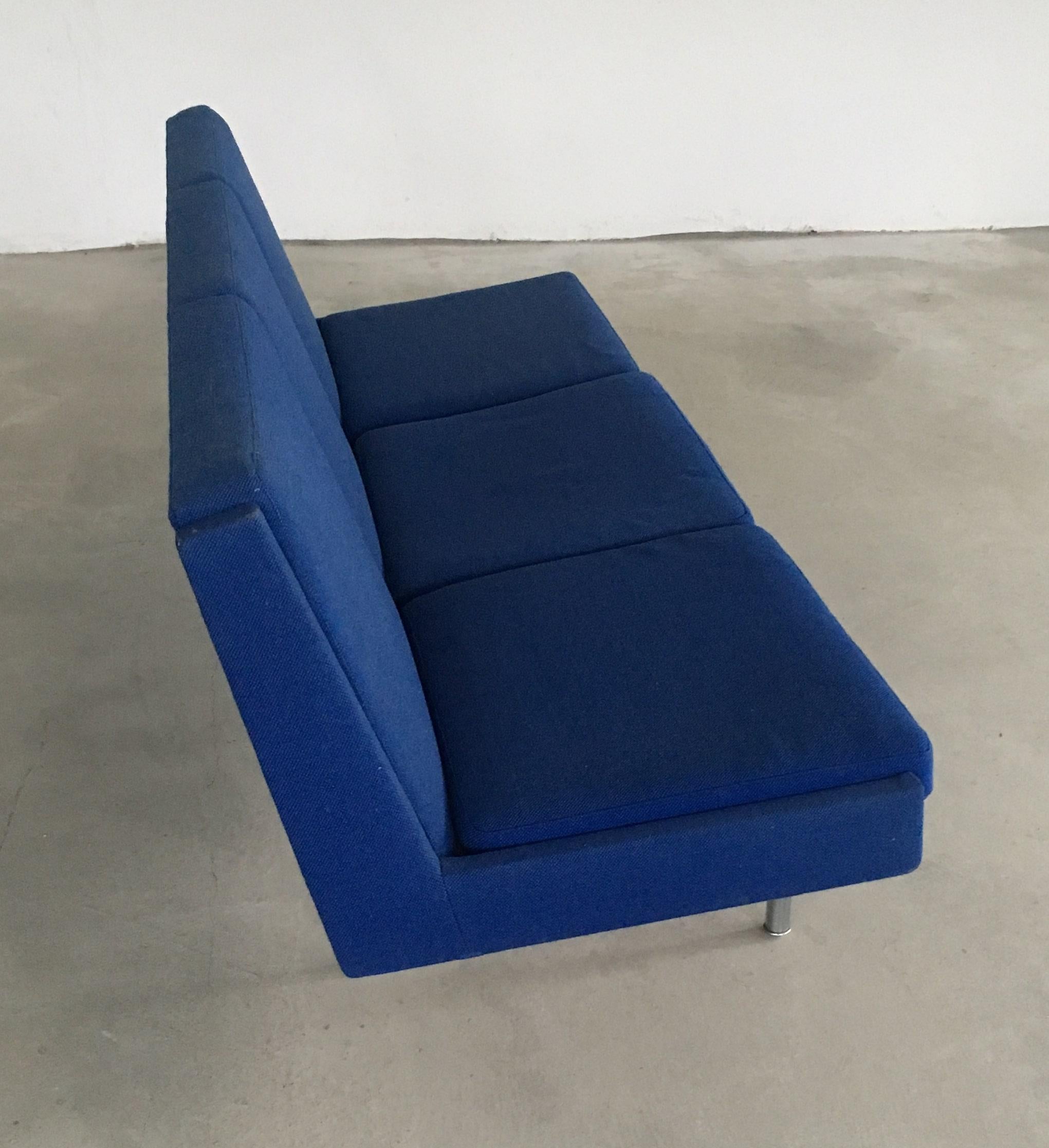 1960s Hans J. Wegner Airport Sofa in Original Blue Fabric by A.P. Stolen In Good Condition For Sale In Knebel, DK
