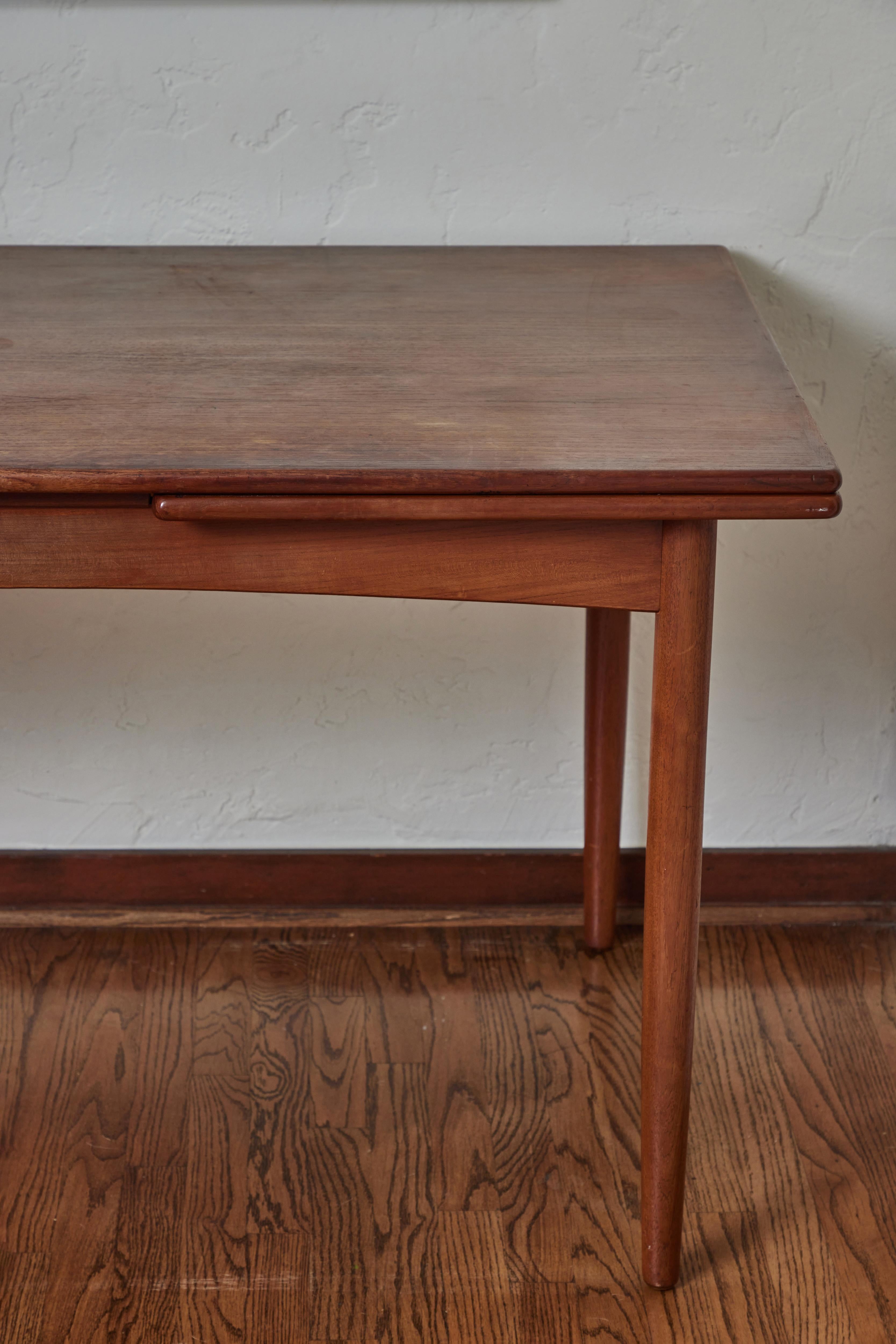 1960s Hans J. Wegner AT-316 Extension Dining Table in Teak For Sale 4