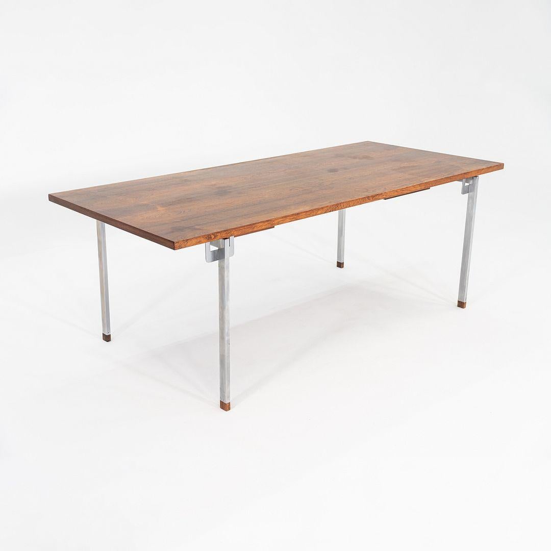 Bureau Hans J. Wegner pour Andreas Tuck AT325 des années 1960 en palissandre et acier Bon état - En vente à Philadelphia, PA