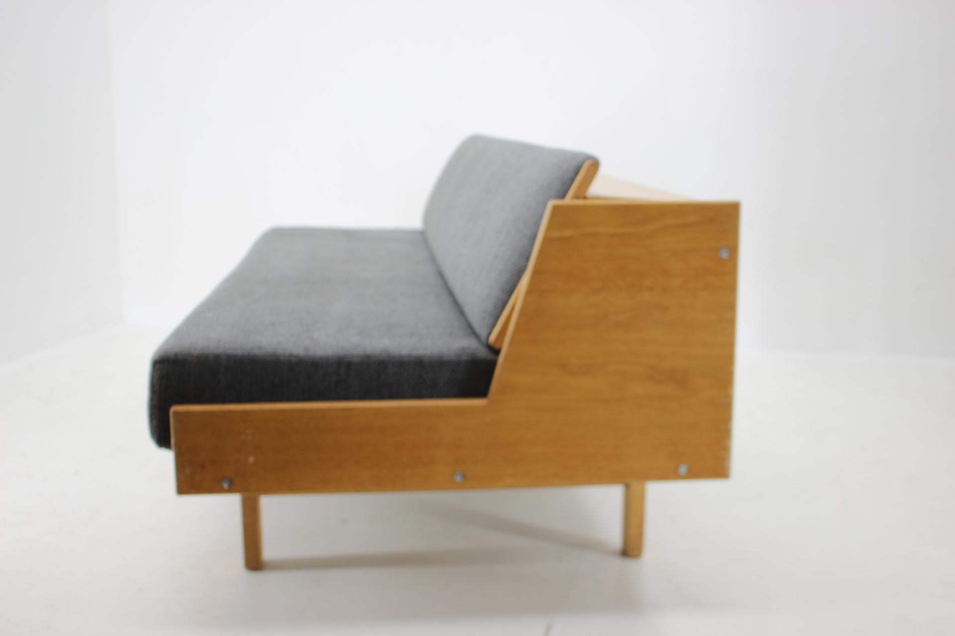 1960s Hans J. Wegner Ge-258 Daybed for GETAMA In Good Condition For Sale In Praha, CZ