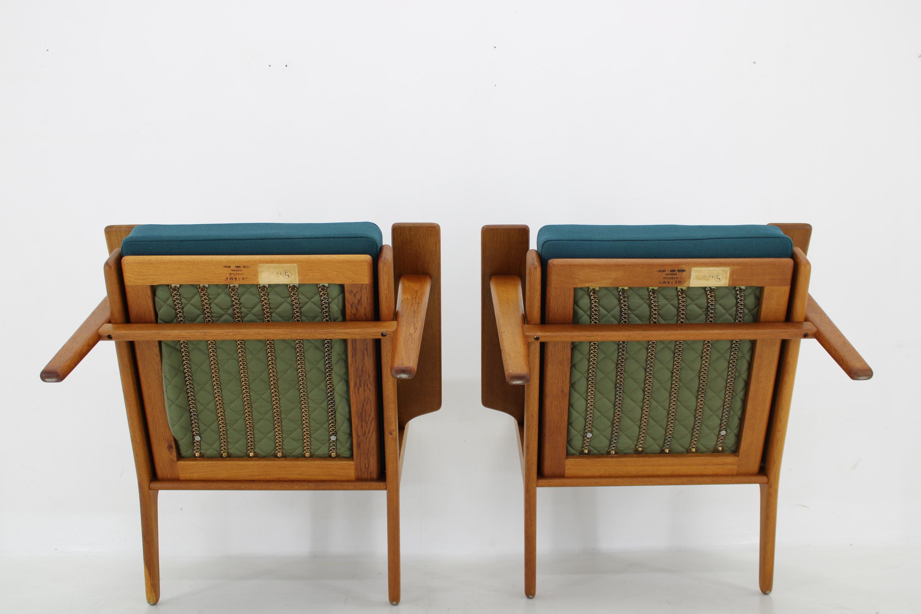1960s Hans J. Wegner Pair of GE 290 Armchairs in Oak for Getama, Denmark For Sale 4