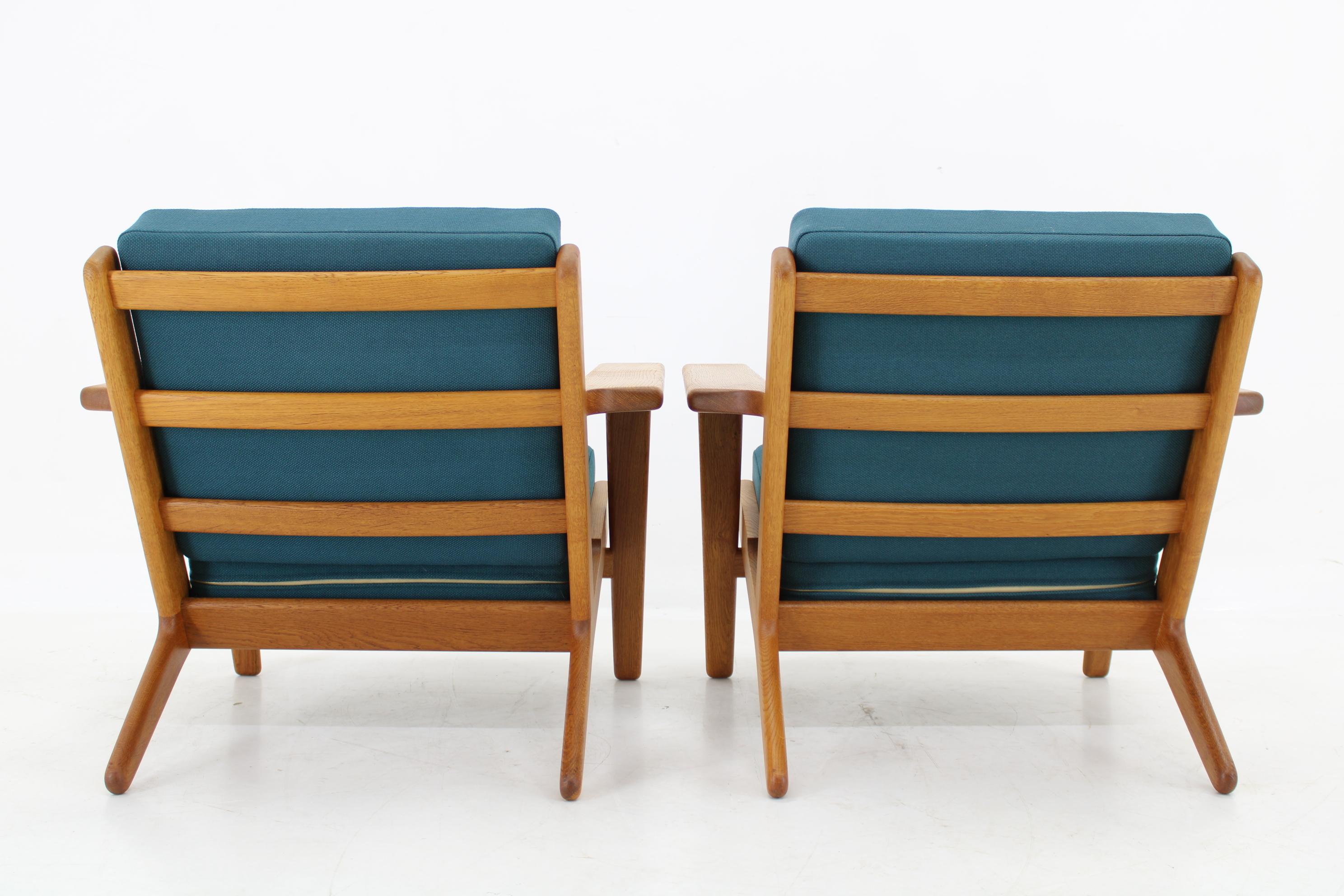 Fabric 1960s Hans J. Wegner Pair of GE 290 Armchairs in Oak for Getama, Denmark For Sale