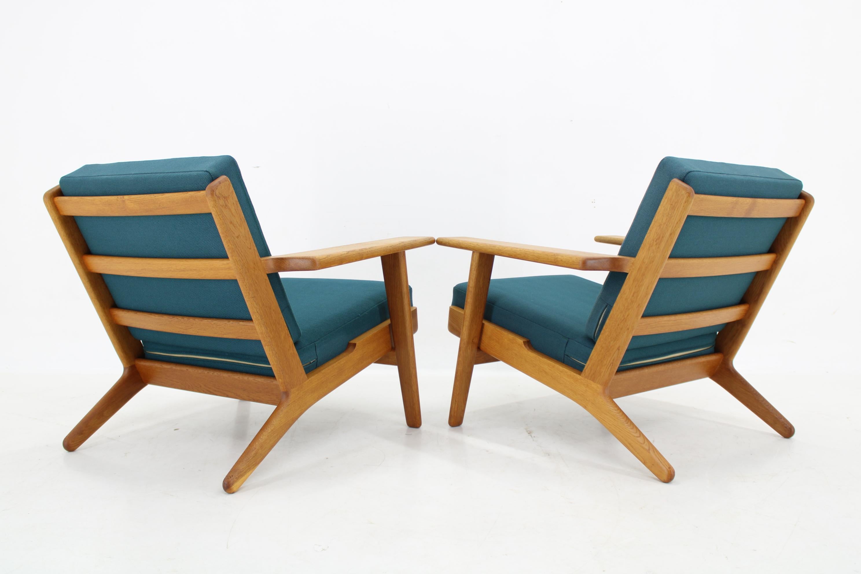 1960s Hans J. Wegner Pair of GE 290 Armchairs in Oak for Getama, Denmark For Sale 1