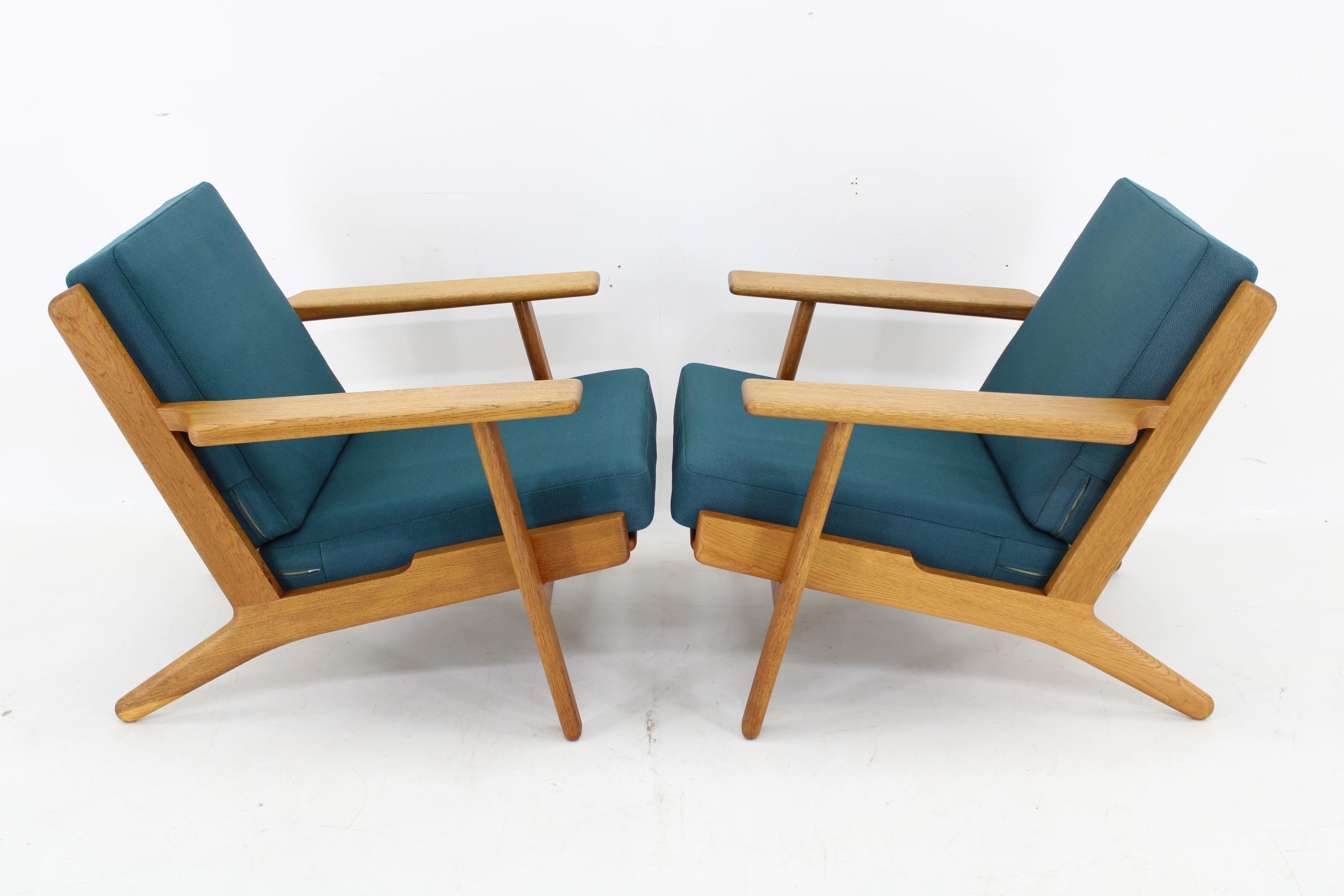 1960s Hans J. Wegner Pair of GE 290 Armchairs in Oak for Getama, Denmark For Sale 2