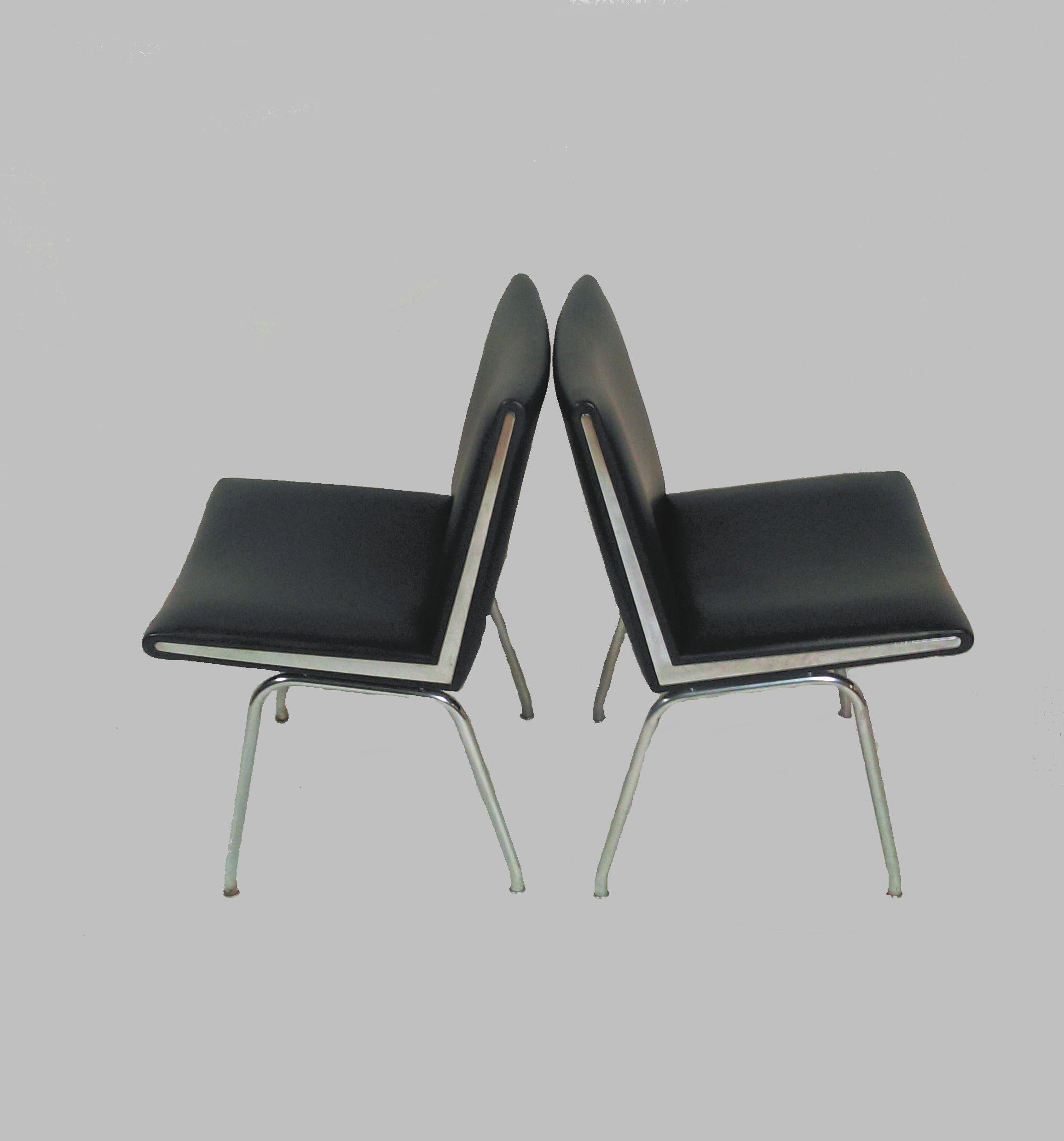 1960s Hans J. Wegner Set of Four Airport Lounge Chairs in Black by A.P. Stolen In Good Condition For Sale In Knebel, DK