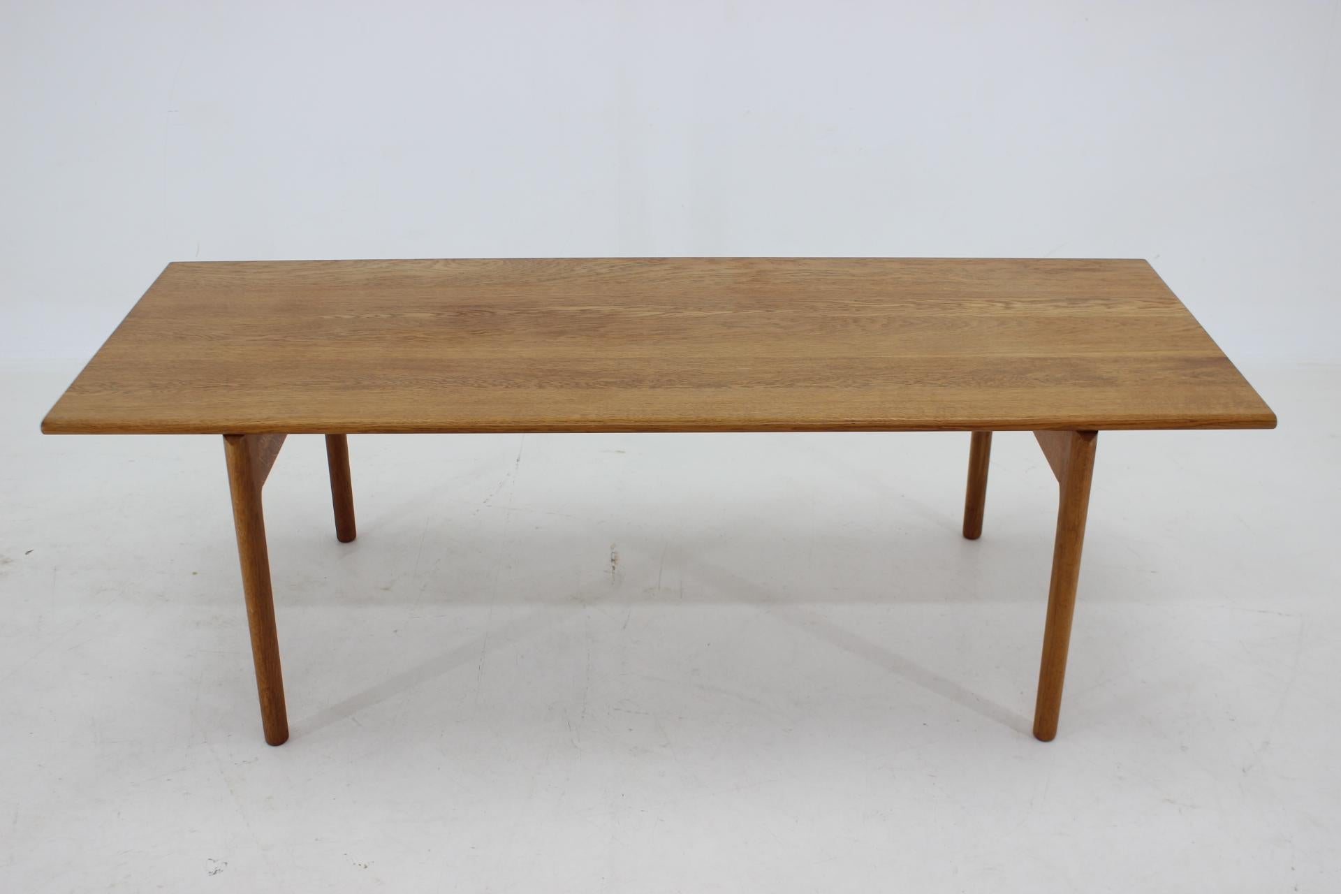 Mid-Century Modern 1960s Hans J Wegner Solid Oak Coffee Table 'AT-15' for Andreas Tuck, Denmark  For Sale