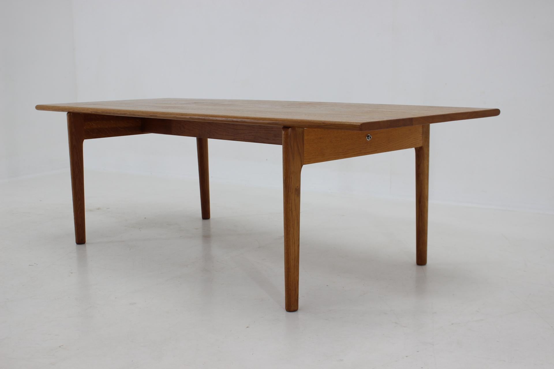 Danish 1960s Hans J Wegner Solid Oak Coffee Table 'AT-15' for Andreas Tuck, Denmark  For Sale