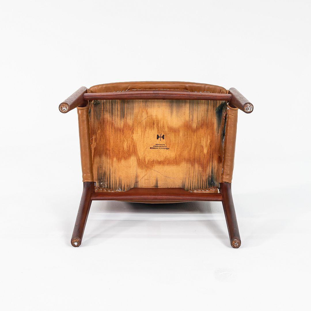 1960 Hans Wegner para Johannes Hansen #957 Silla auxiliar sin brazos de teca con cuero en venta 3