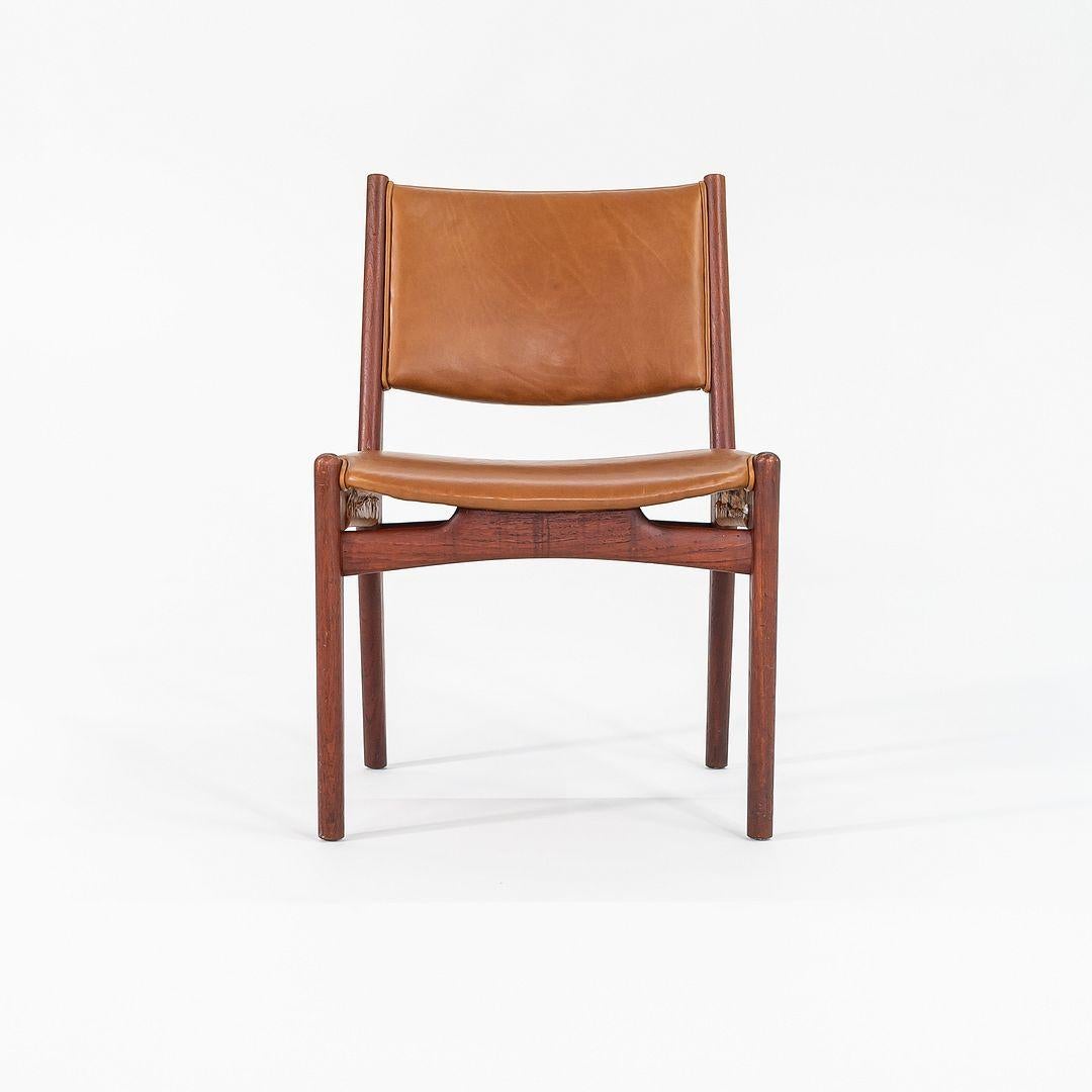 1960 Hans Wegner para Johannes Hansen #957 Silla auxiliar sin brazos de teca con cuero Danés en venta
