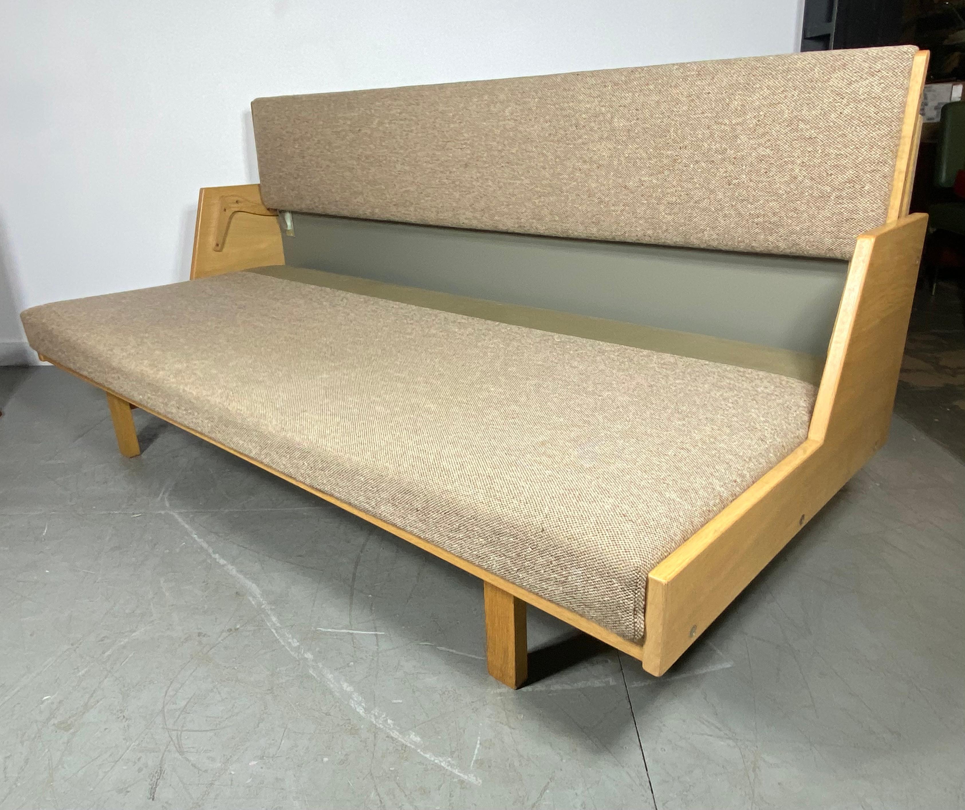 Designed by Hans Wegner in 1954, the GE 258 daybed is a versatile piece of furniture. The upholstered backrest lifts to provide a roomy bed. Crafted in solid wood, this bench is hand built at GETAMA’s factory in Gedsted, Denmark by skilled