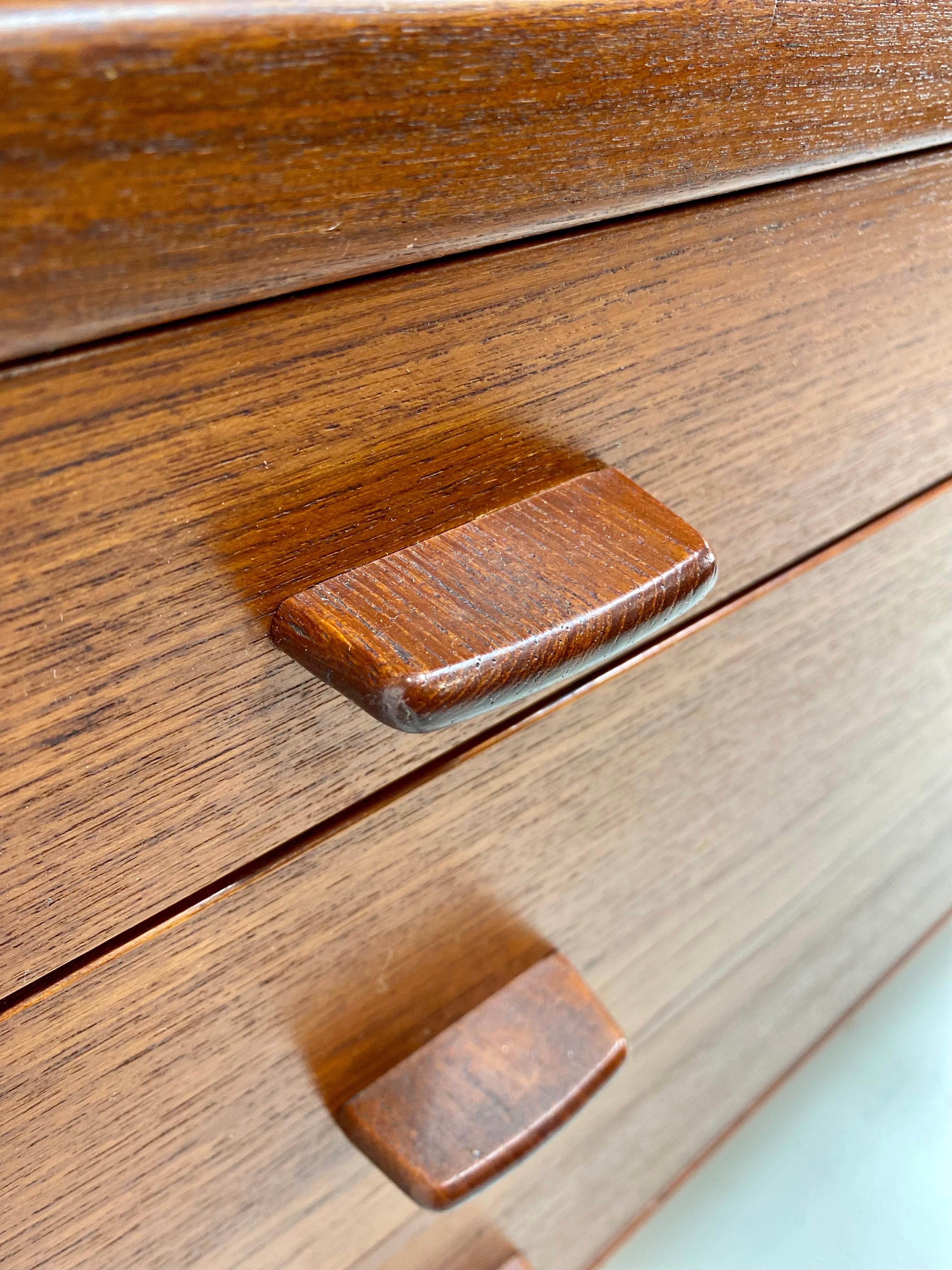 Hans Wegner: Sideboard aus Teakholz für Ry Mobler, 1960er Jahre im Zustand „Gut“ im Angebot in Turners Falls, MA