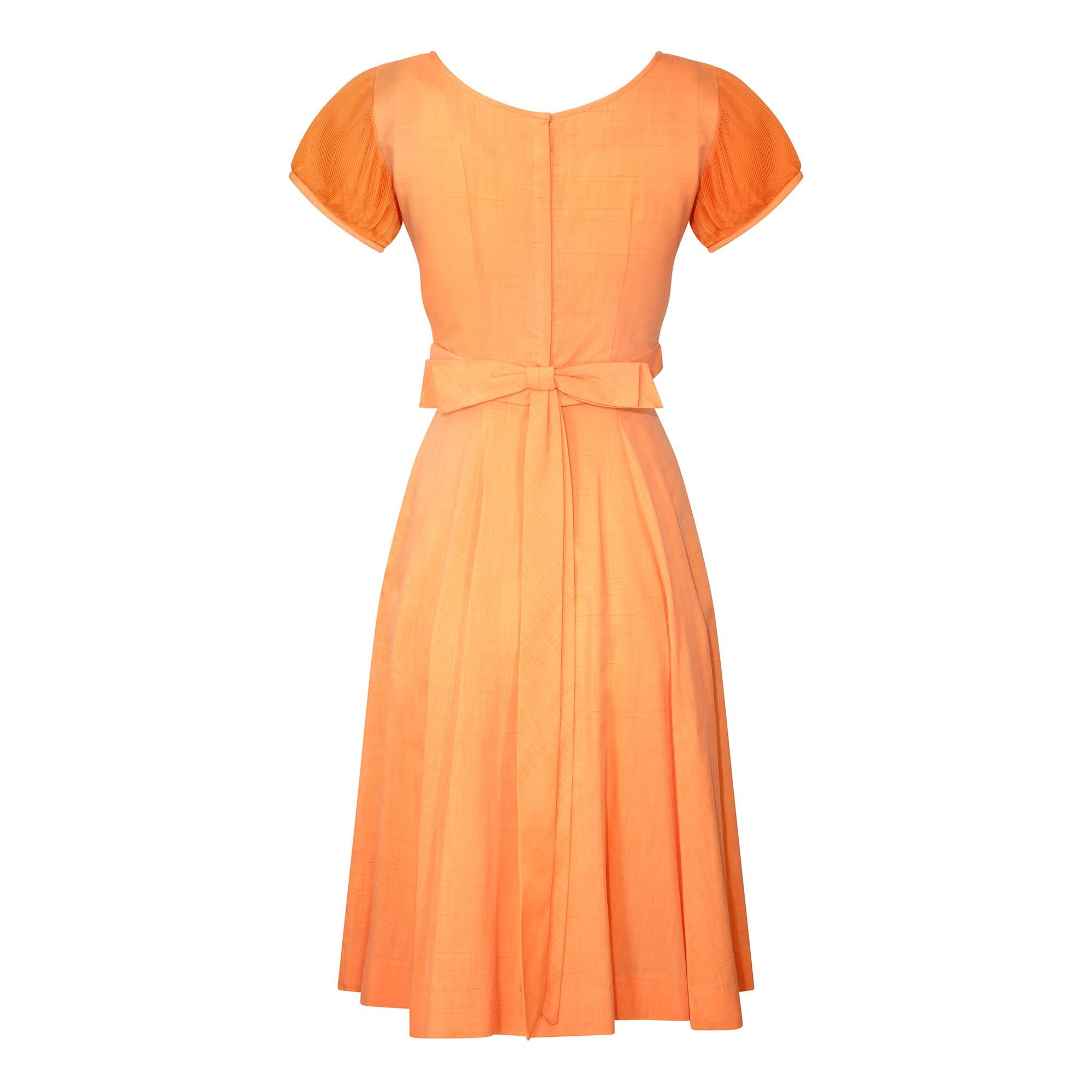 Orange Robe en coton orange Harco des années 1960 avec appliques à la taille en vente