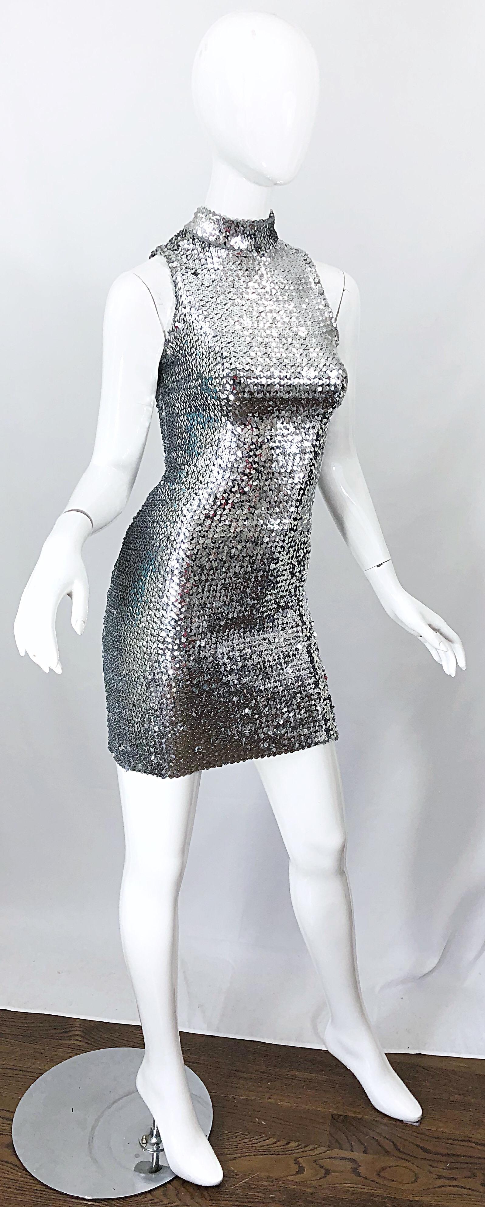1960s Hattie Carnegie Silver Sequined Mod Open Back Vintage 60s Mini Dress en vente 6