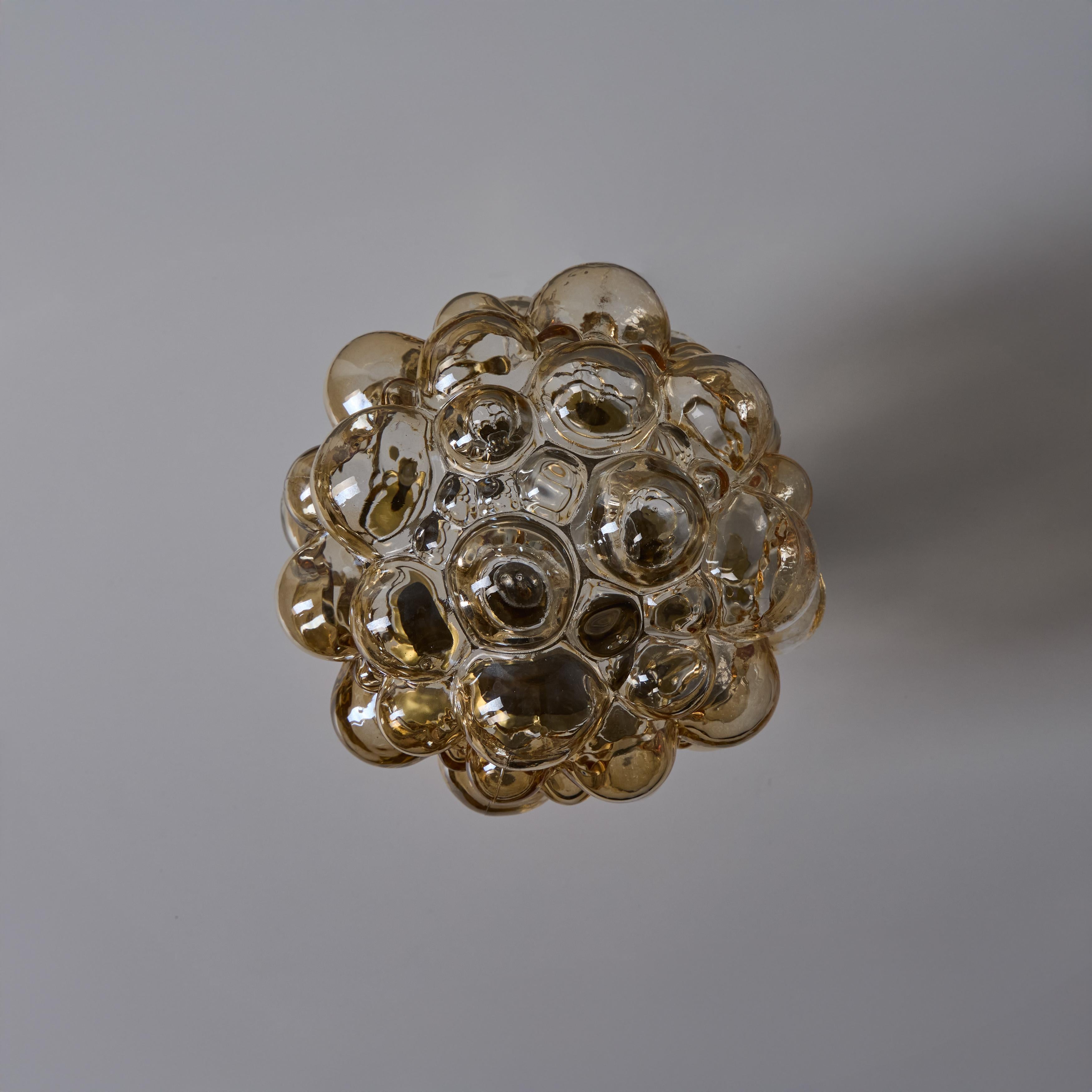 Lampada da tavolo in vetro a bolle d'aria e ottone di Helena Tynell del 1960 per Limburg in vendita 6
