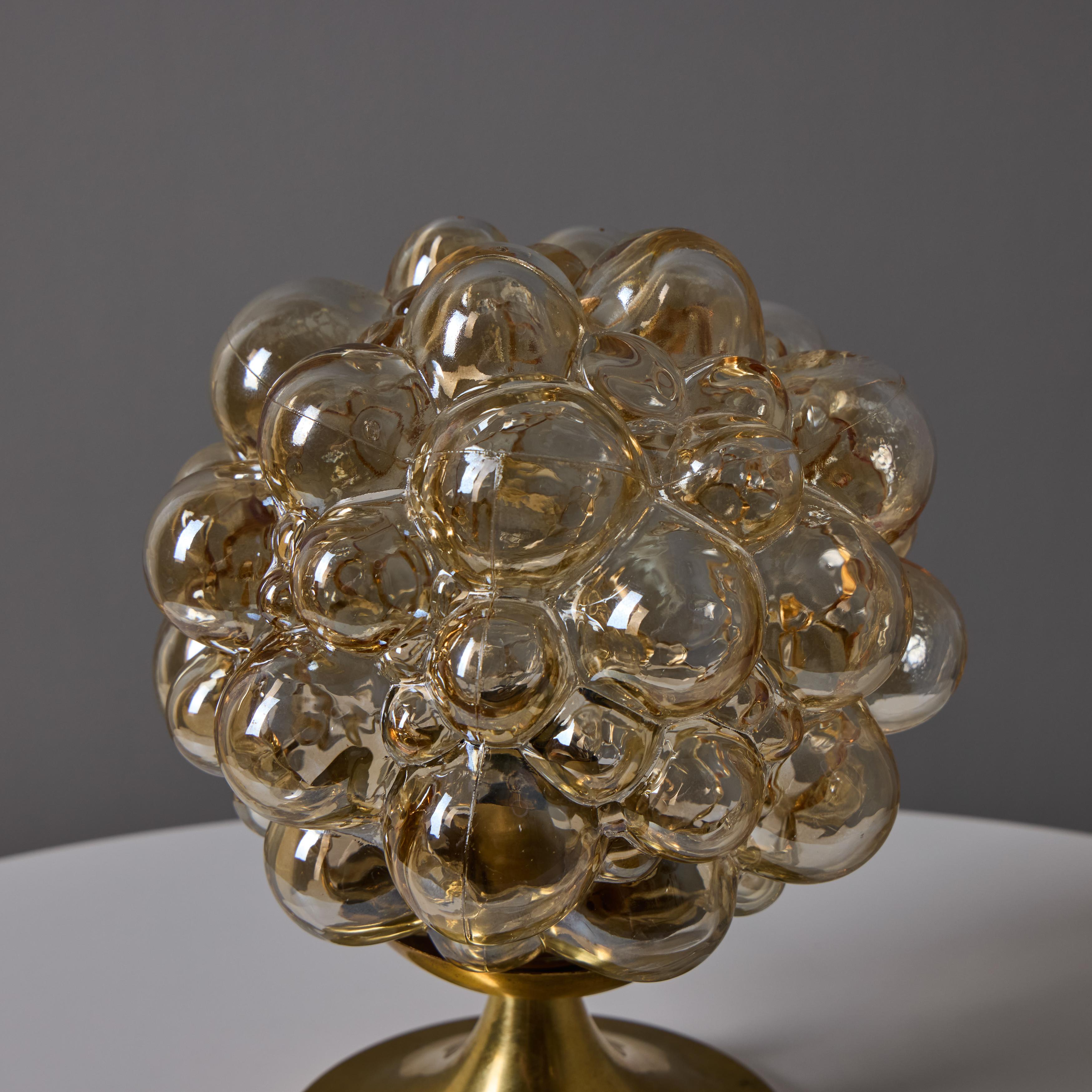 Lampada da tavolo in vetro a bolle d'aria e ottone di Helena Tynell del 1960 per Limburg in vendita 7