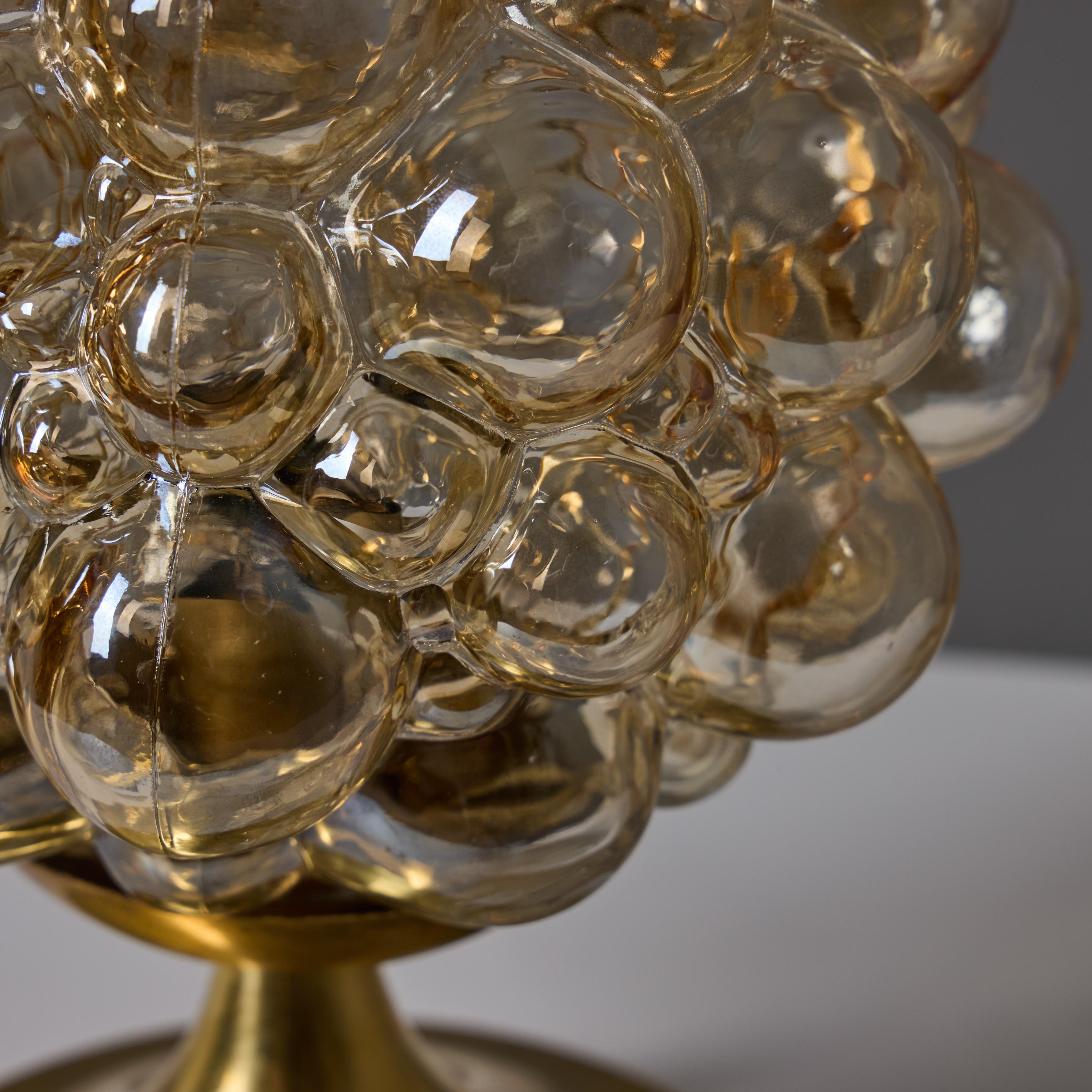 Lampada da tavolo in vetro a bolle d'aria e ottone di Helena Tynell del 1960 per Limburg in vendita 9