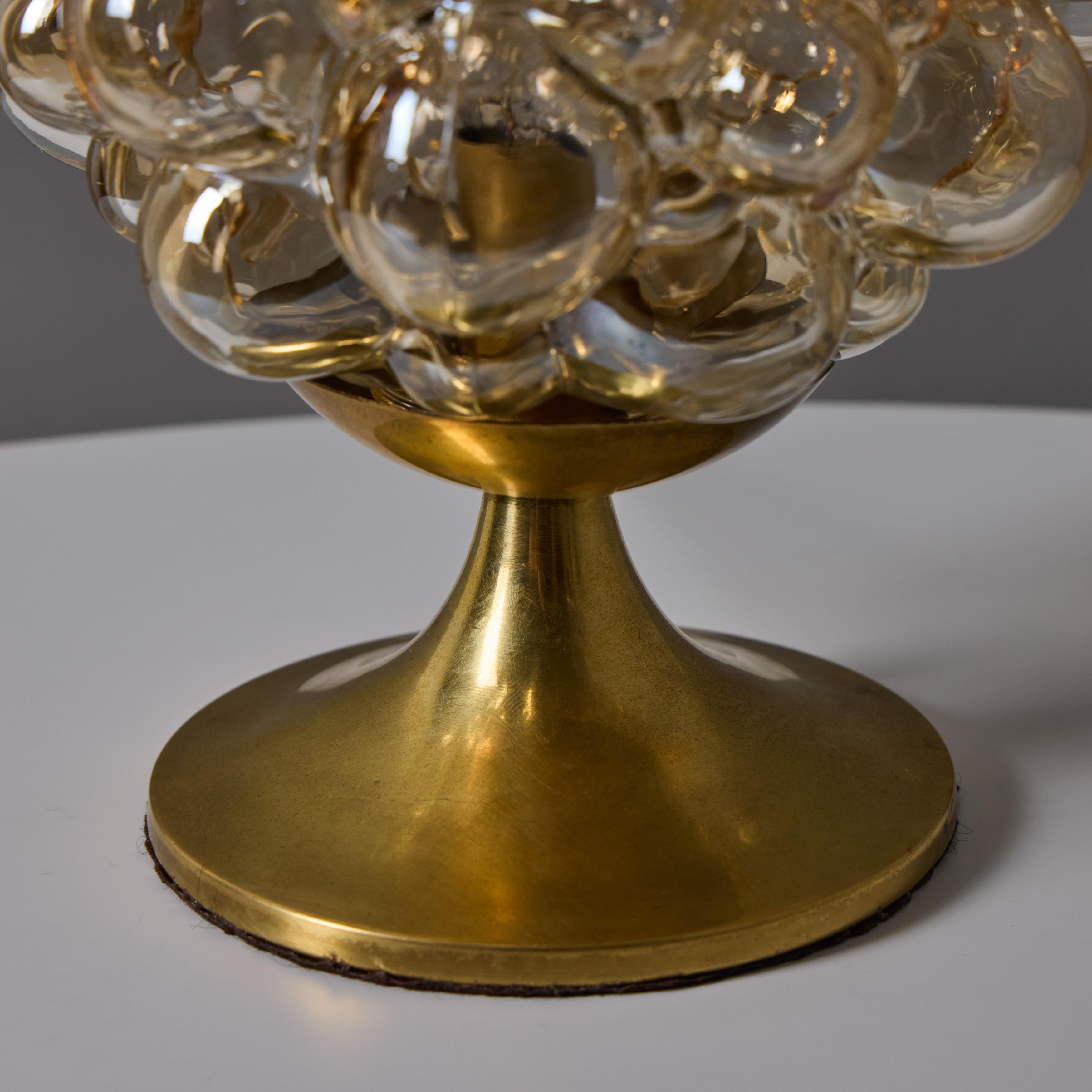 Lampada da tavolo in vetro a bolle d'aria e ottone di Helena Tynell del 1960 per Limburg in vendita 10