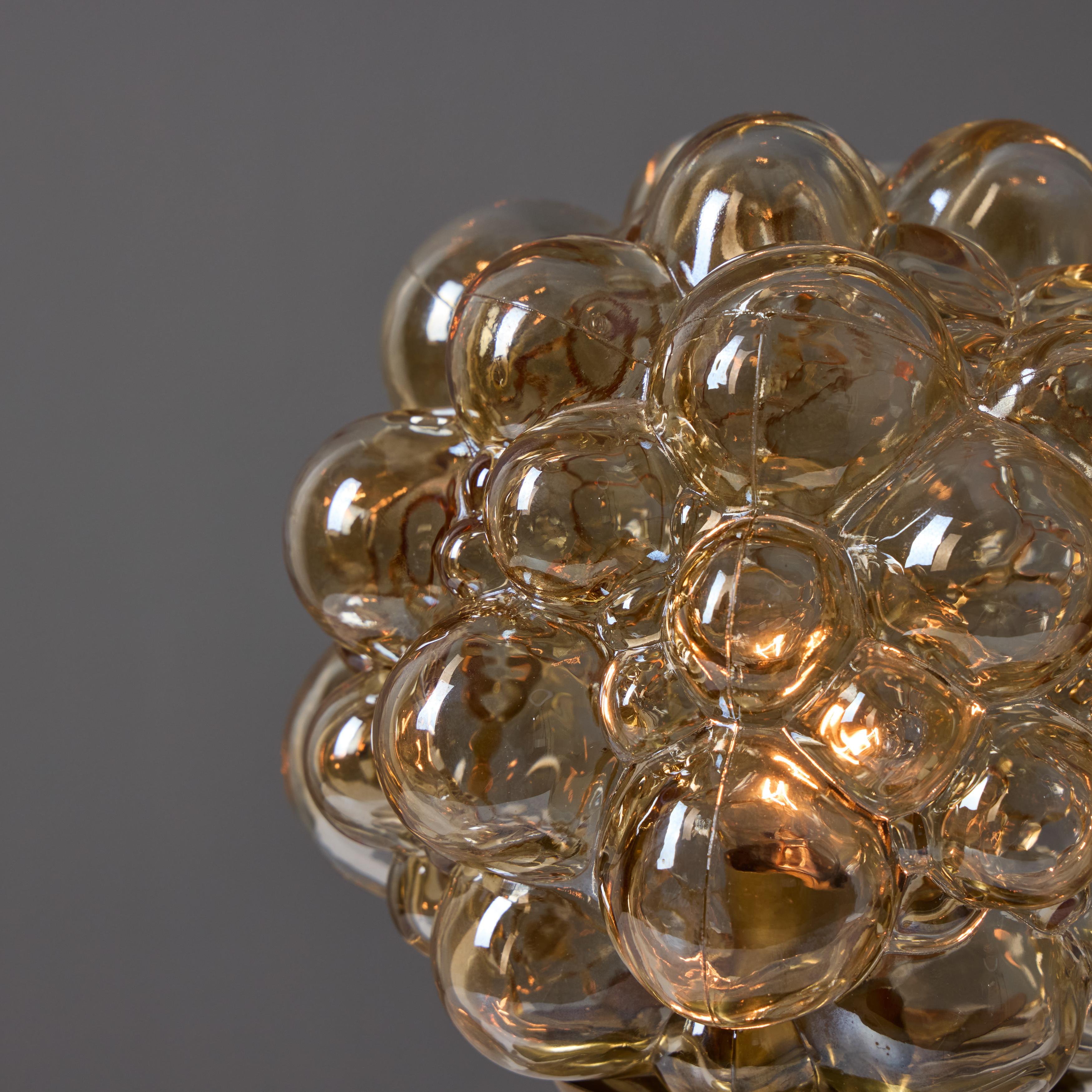 Lampada da tavolo in vetro a bolle d'aria e ottone di Helena Tynell del 1960 per Limburg in vendita 11